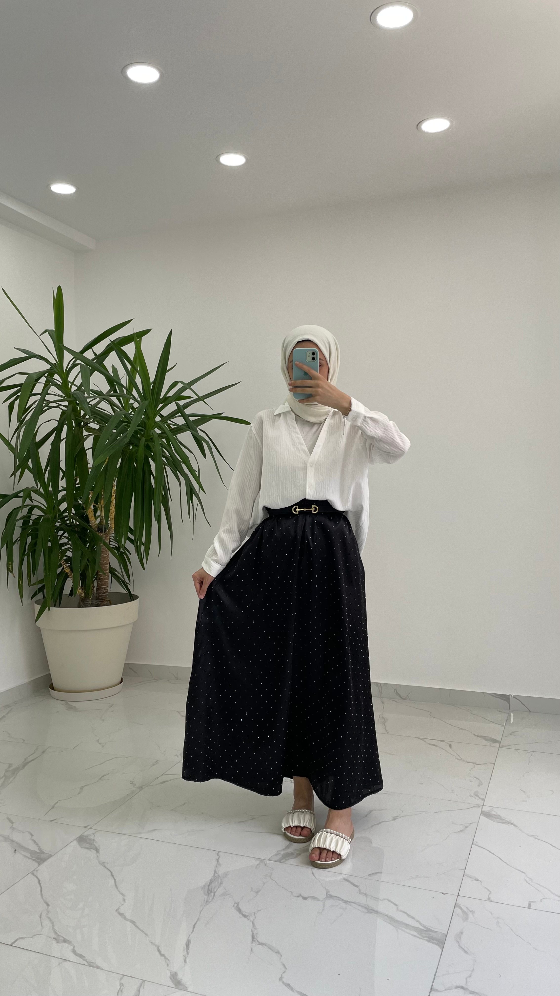 Olea Taşlı Saten Etek - Siyah