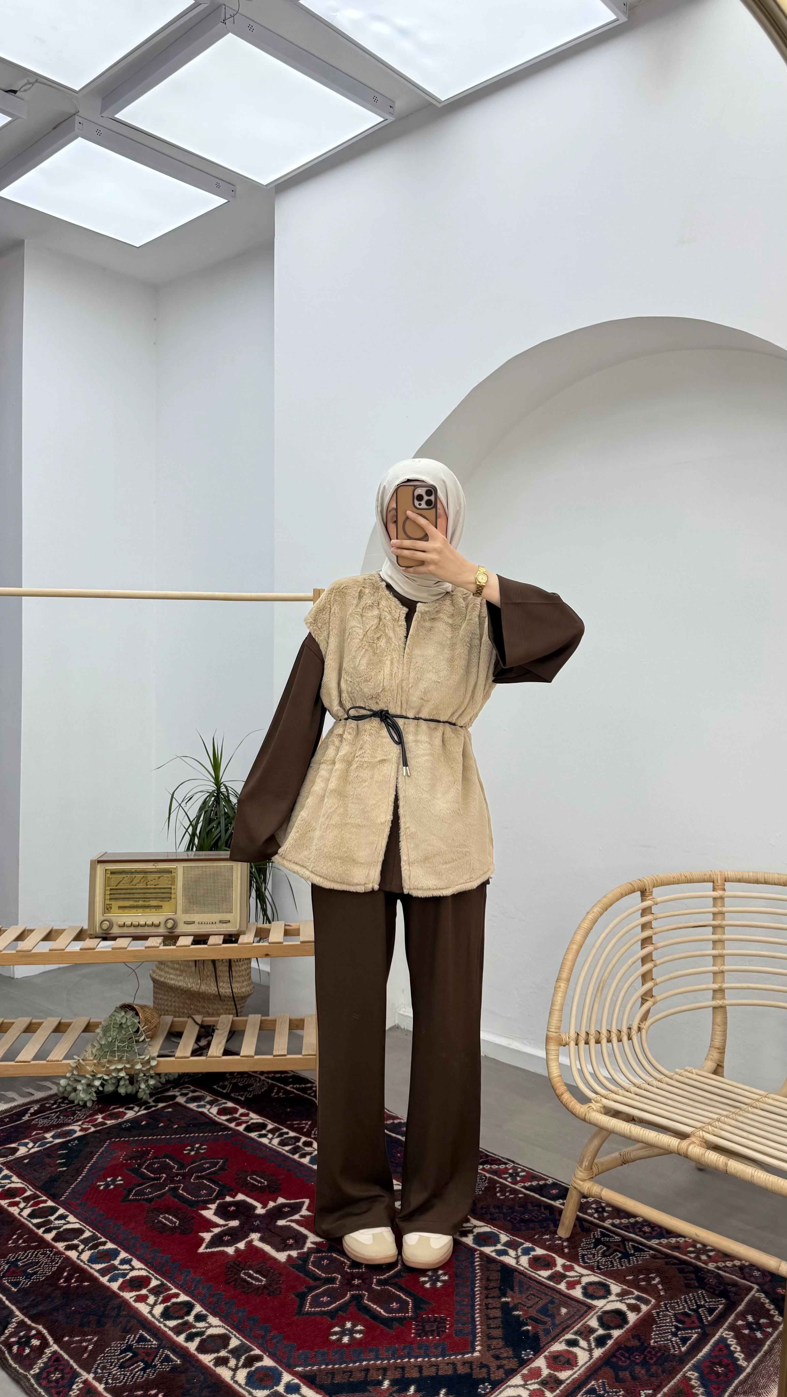 Lina Kemer Detaylı Kürk Yelek - Bej