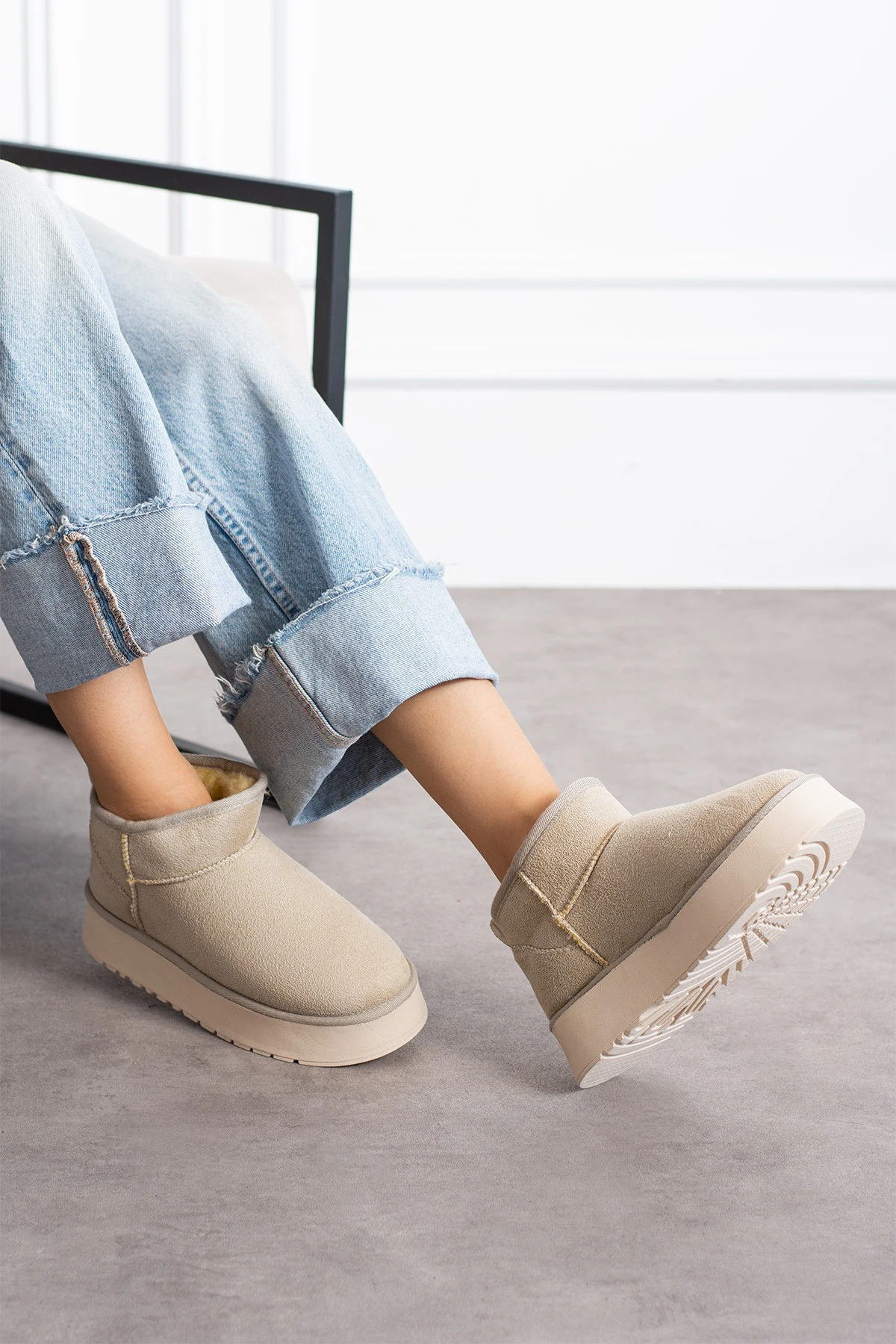 Kadın Mini Süet Içi Kürklü Yüksek Kalın Taban Kışlık Bot