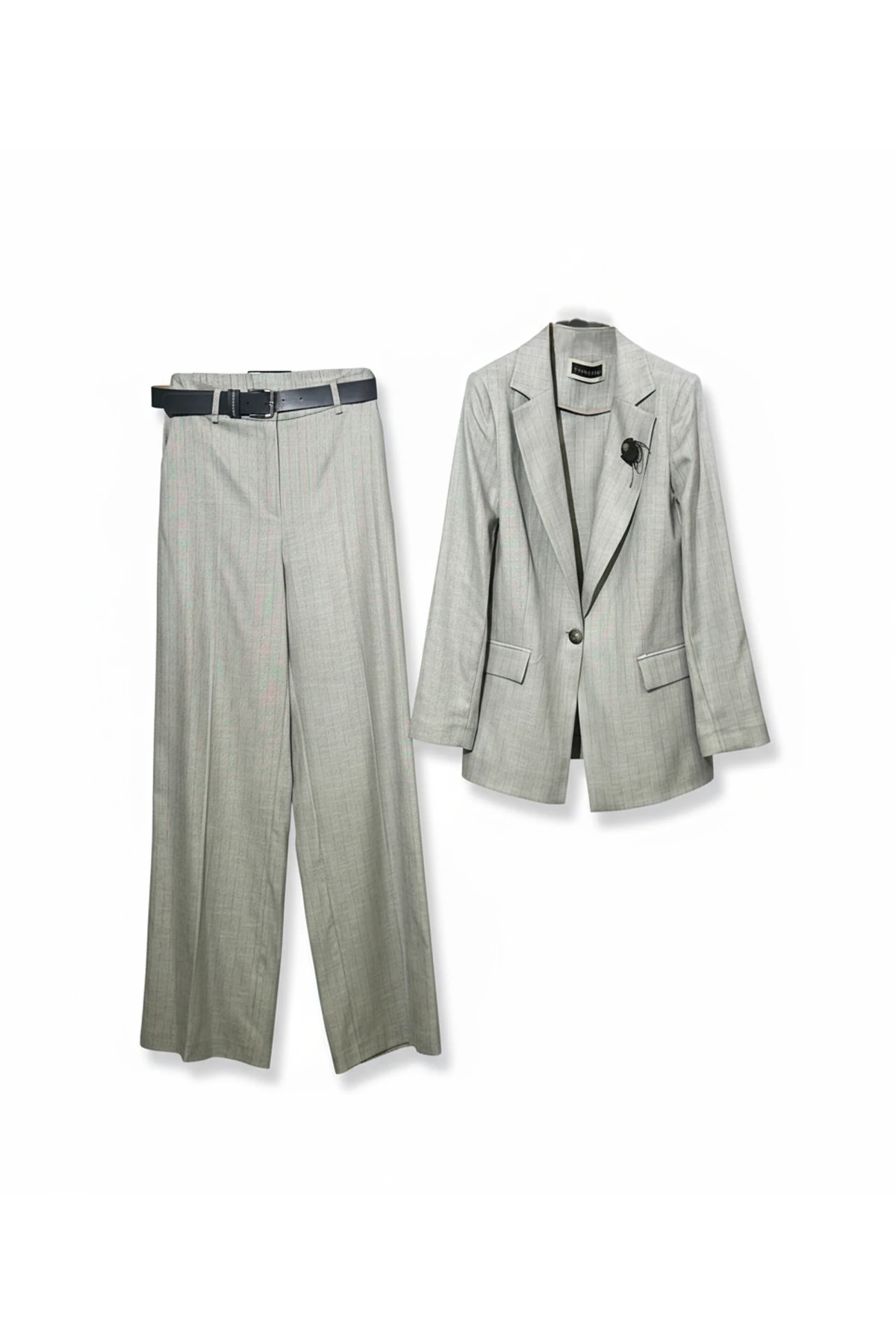 Kadın Takım Elbise Kemerli Düğmeli Ceket ve Geniş Paça Pantolon Model