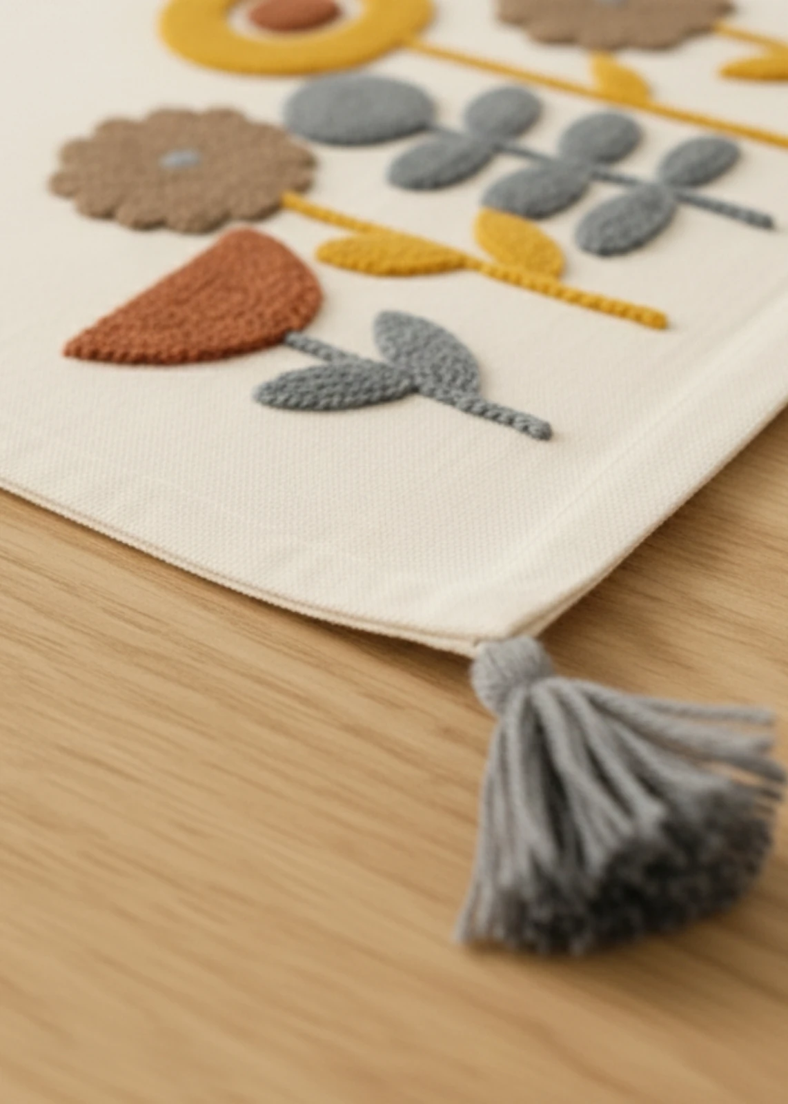 Punch Nakışlı Çiçek Motifli Püsküllü Masa Runner (40x130 cm)