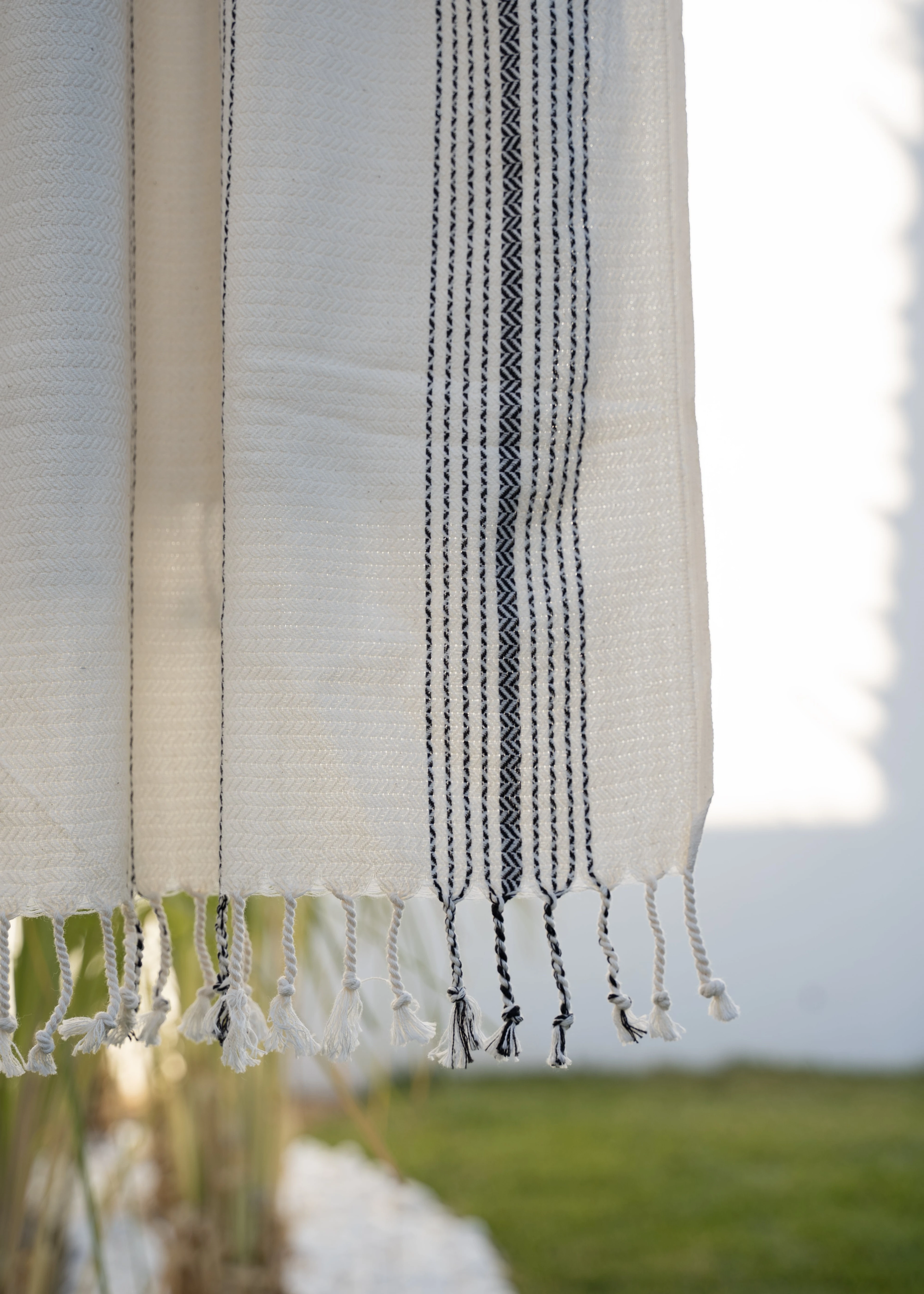 Buldan İşi Siyah Çizgi Detaylı Bej Pamuk Bambu Peştemal / Plaj & Banyo Havlusu – 95×180 cm (Lumen Koleksiyonu)