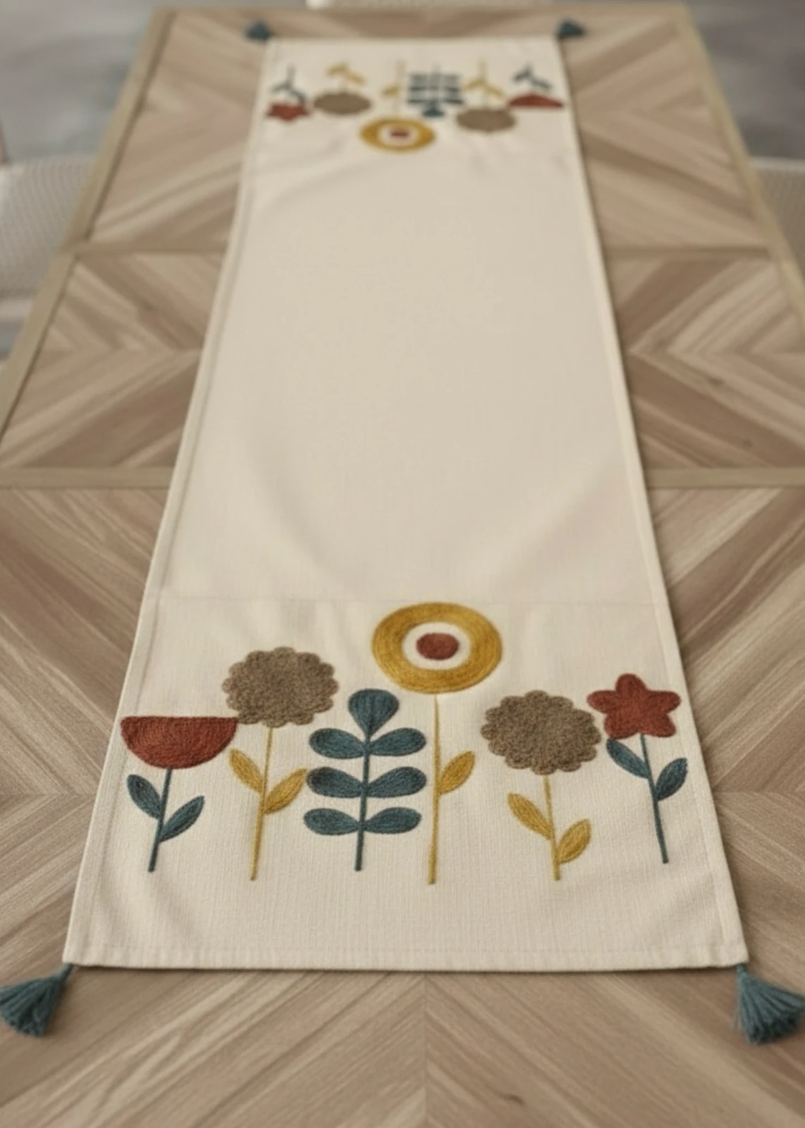 Punch Nakışlı Çiçek Motifli Püsküllü Masa Runner (40x130 cm)