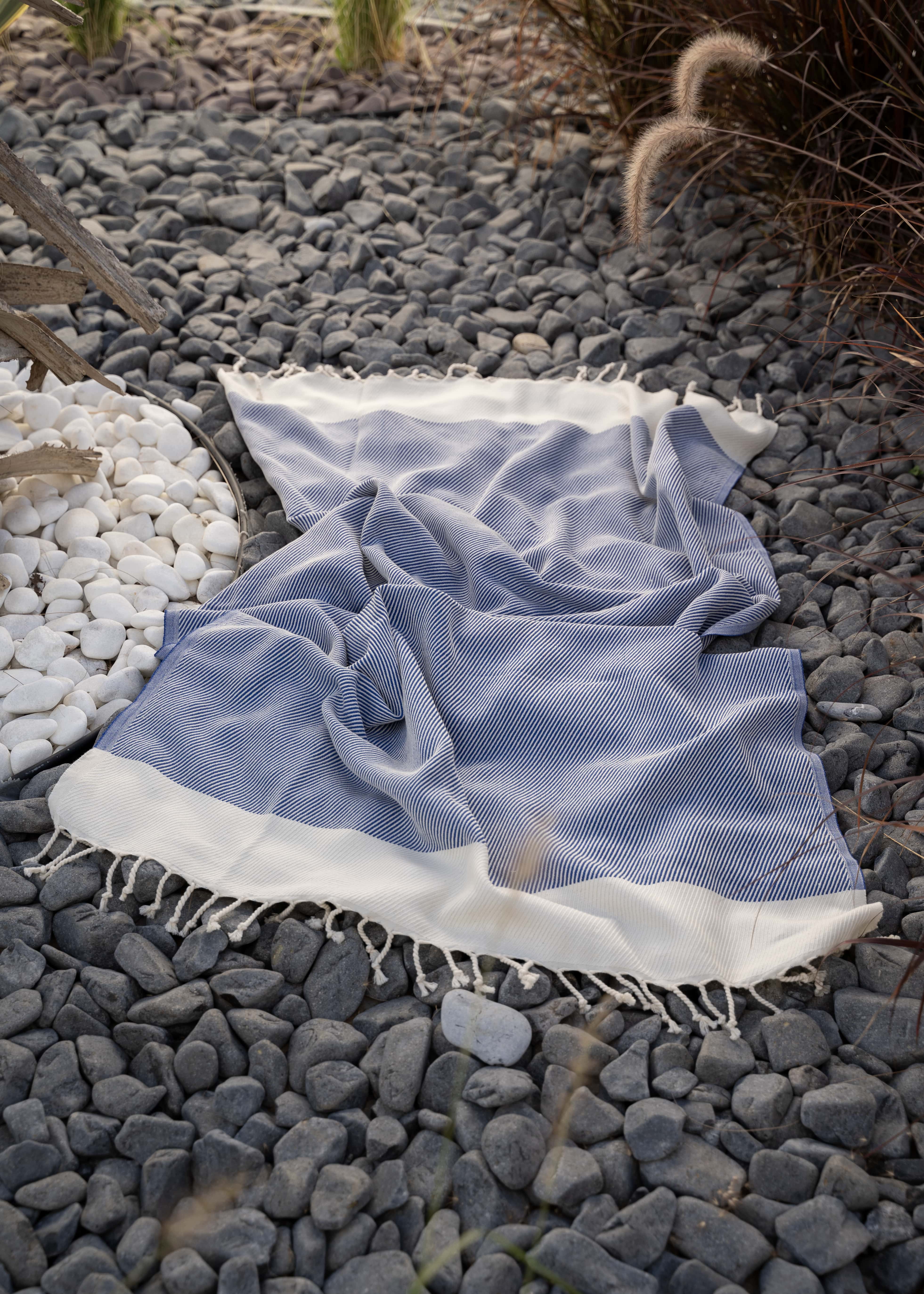 Buldan İşi Su Yolu Desenli Saks Mavisi Pamuk Peştemal – Plaj & Banyo Havlusu – 95×180 cm (Rivus Koleksiyonu)