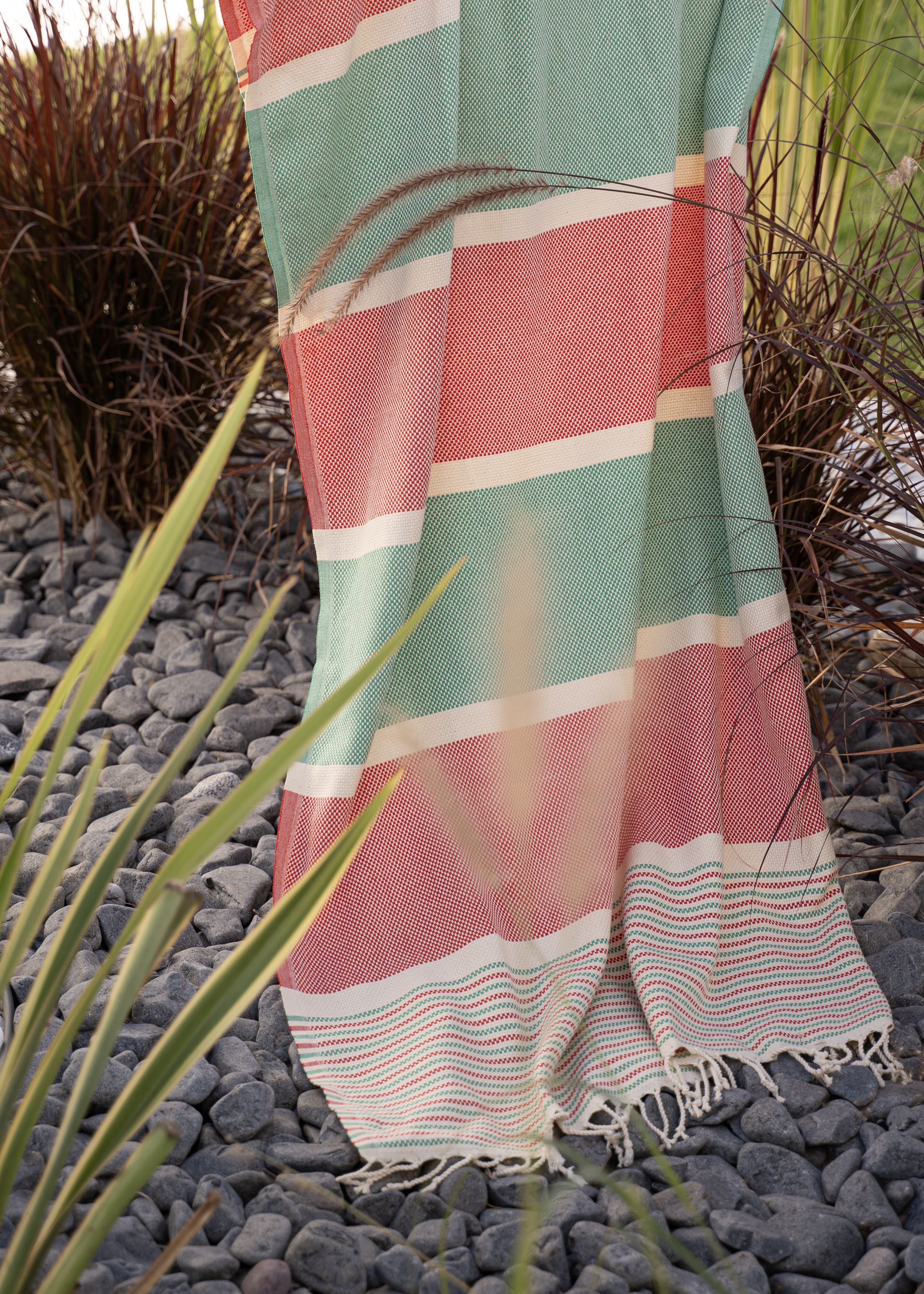 Buldan İşi Kırmızı & Beyaz Kare Desenli Pamuk Peştemal – 95×180 cm (Navia Koleksiyonu)