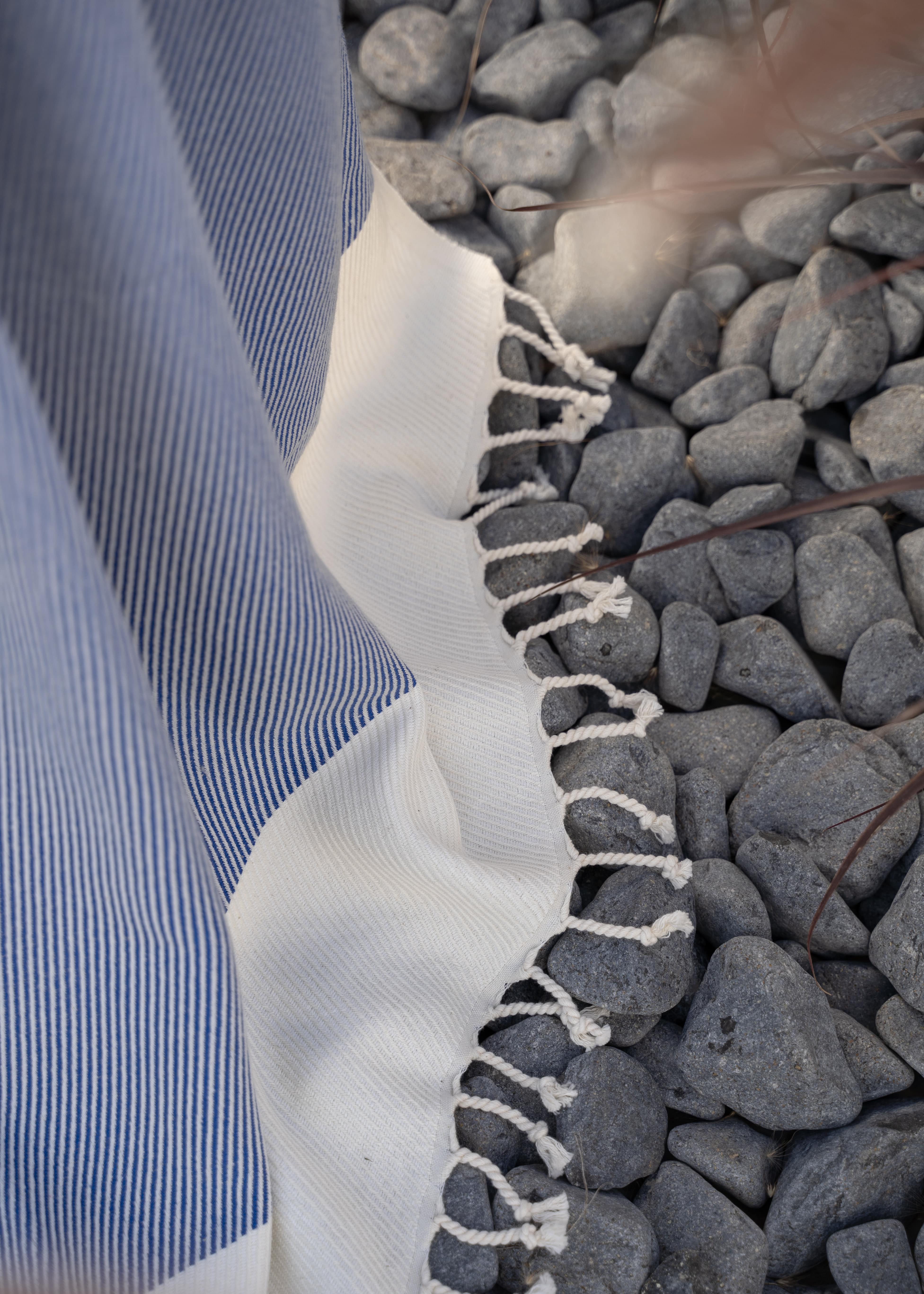 Buldan İşi Su Yolu Desenli Saks Mavisi Pamuk Peştemal – Plaj & Banyo Havlusu – 95×180 cm (Rivus Koleksiyonu)