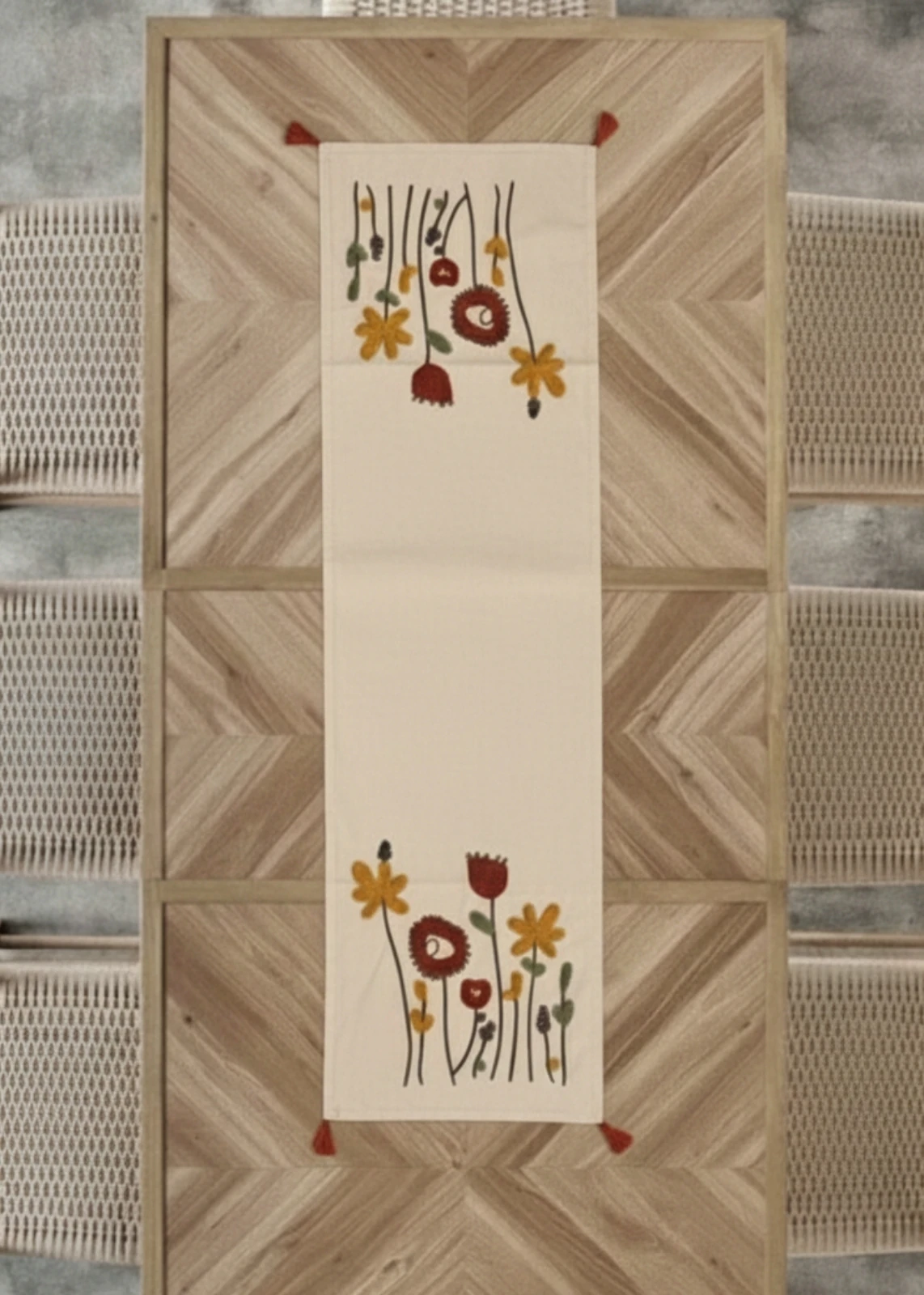 Punch Nakışlı Çiçek Bahçesi Desenli Masa Runnerı (40x130 cm)