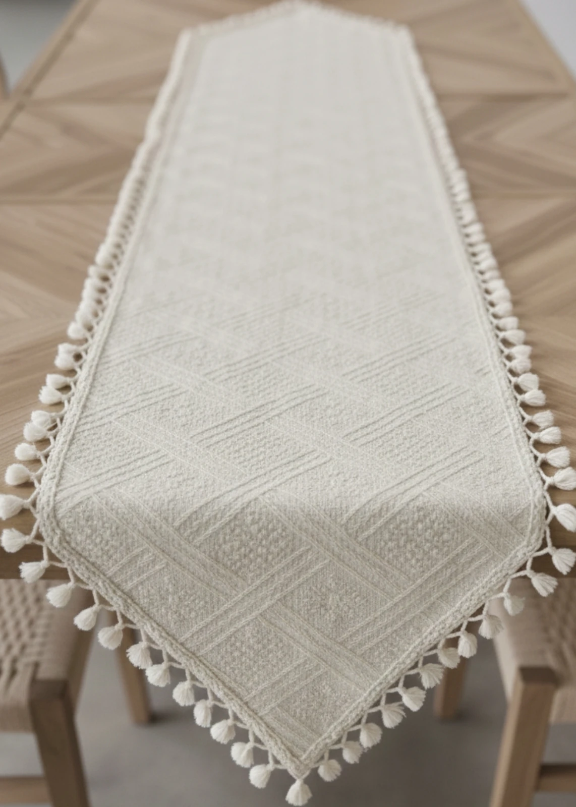 Bej Dokulu Püsküllü Dekoratif Masa Runnerı (50x140 cm)