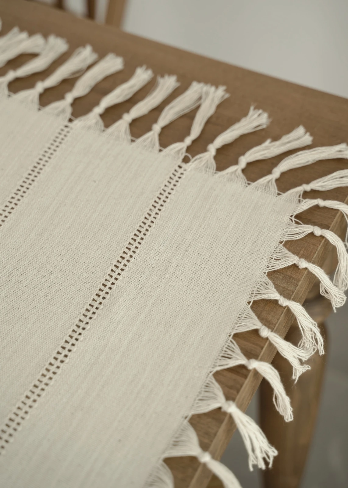 Bej Püsküllü Dokuma Masa Runnerı (55x135 cm)