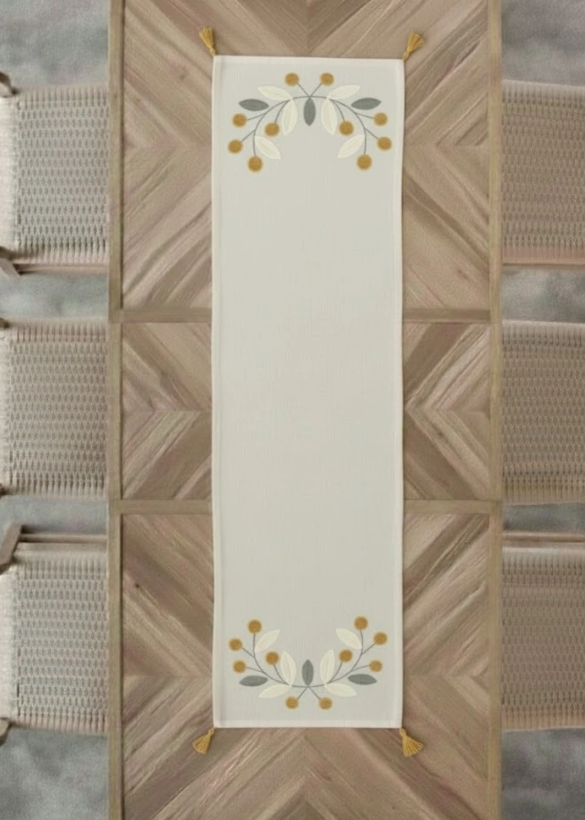 Punch Nakışlı Çiçek Dalı Motifli Püsküllü Masa Runner (40x130 cm ) - Sarı