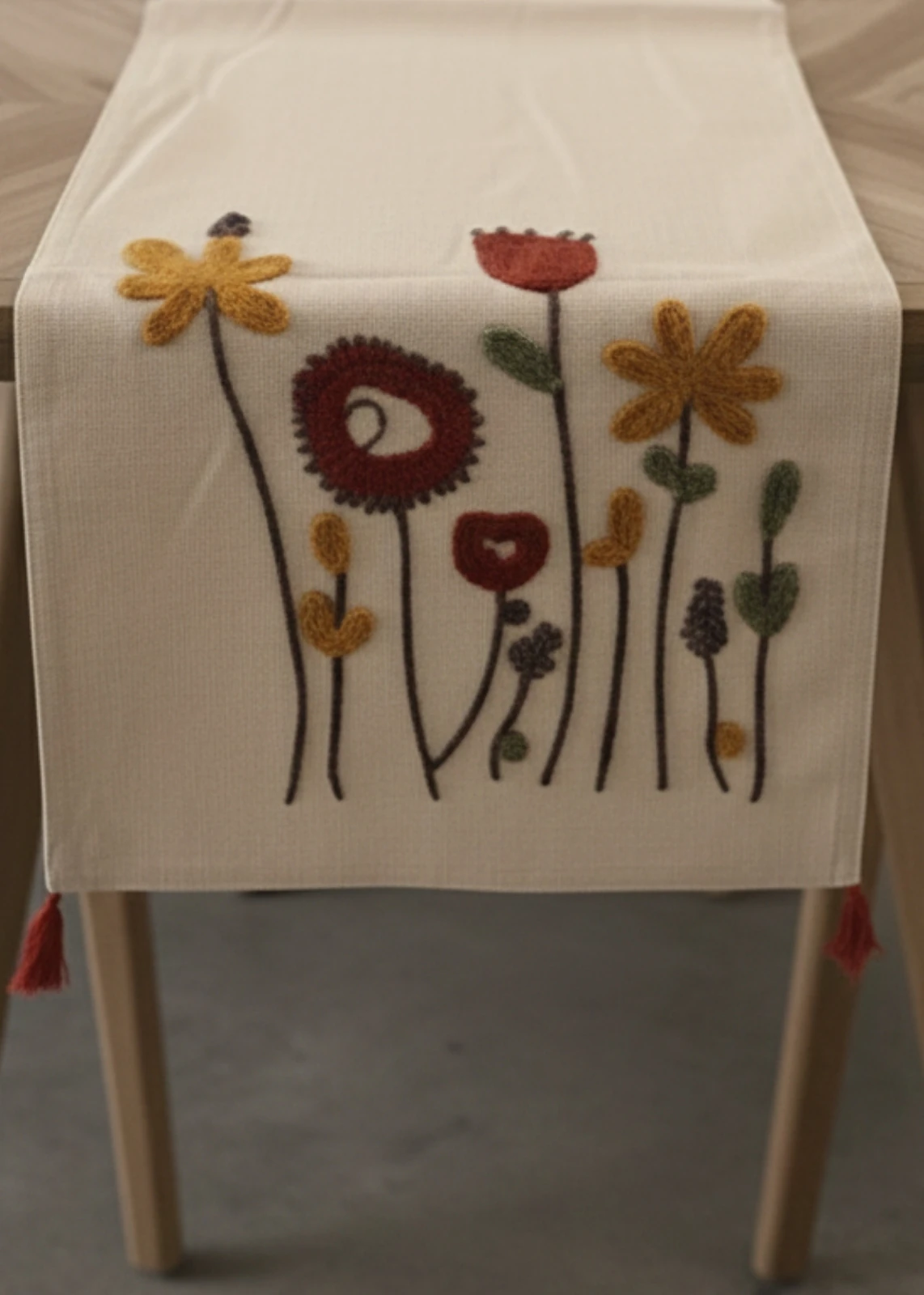 Punch Nakışlı Çiçek Bahçesi Desenli Masa Runnerı (40x130 cm)