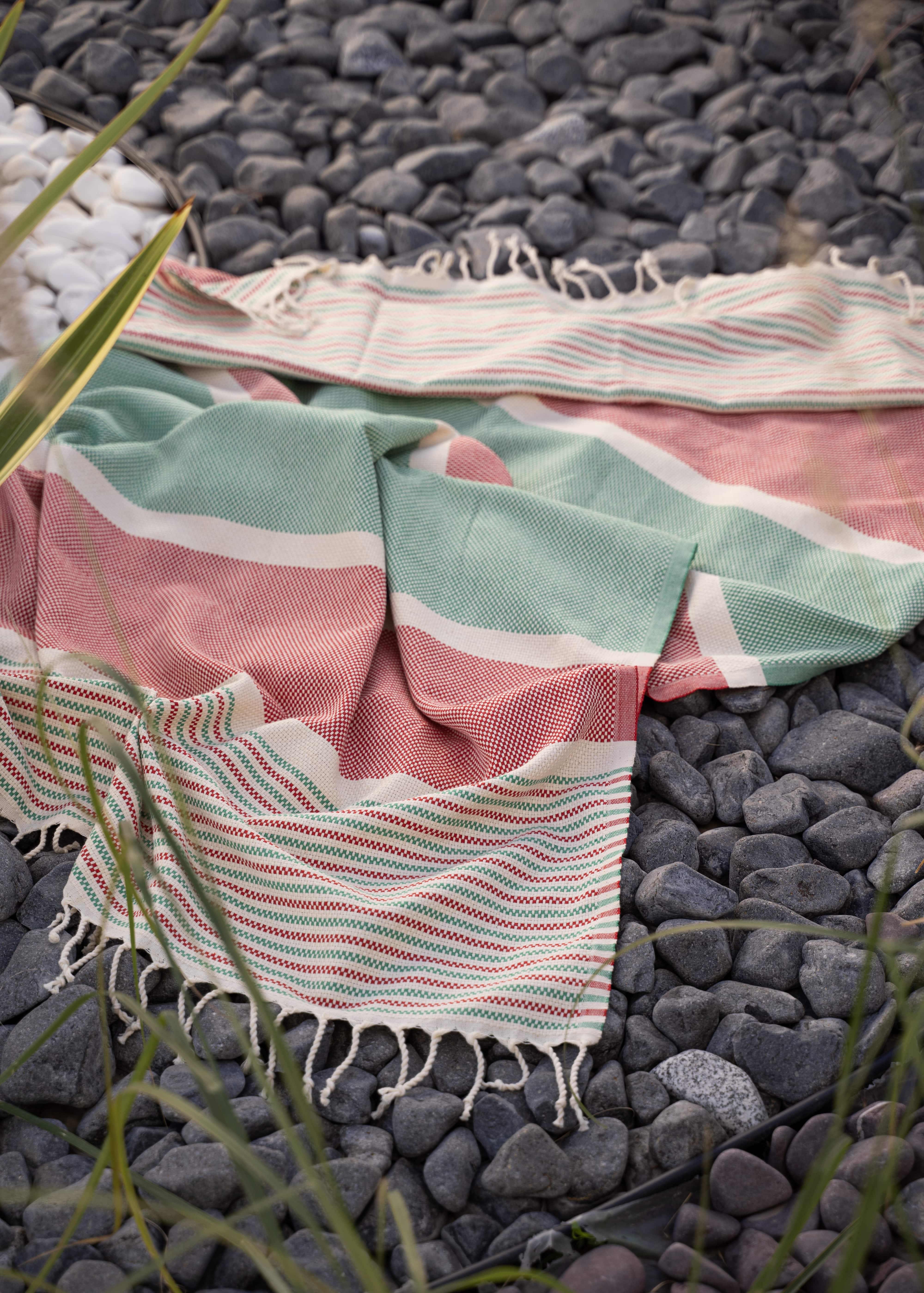 Buldan İşi Kırmızı & Beyaz Kare Desenli Pamuk Peştemal – 95×180 cm (Navia Koleksiyonu)