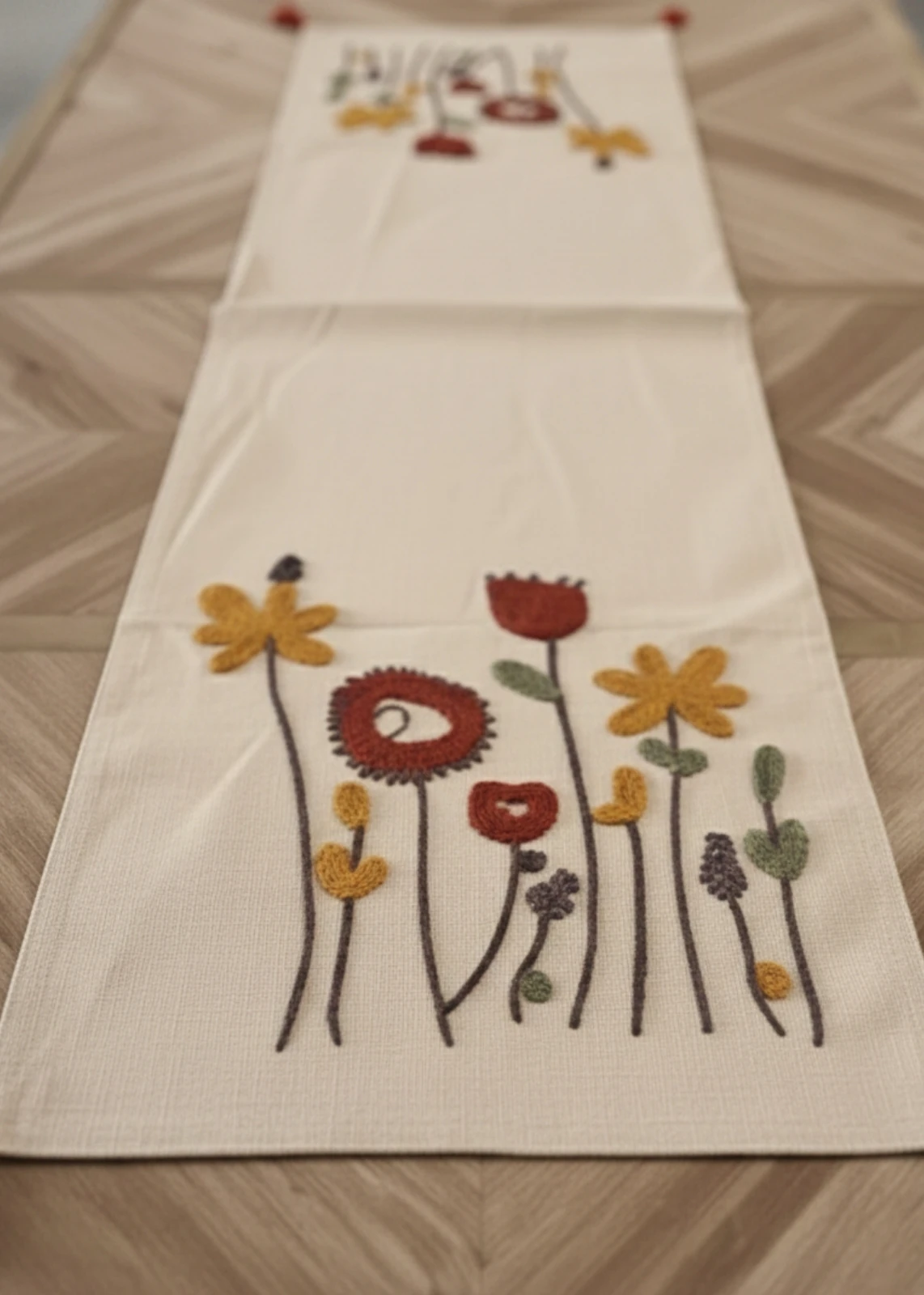 Punch Nakışlı Çiçek Bahçesi Desenli Masa Runnerı (40x130 cm)