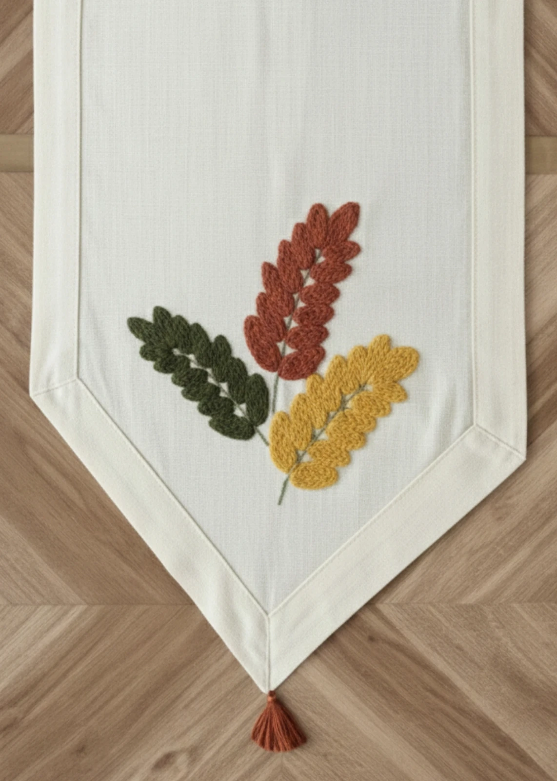 Punch Nakışlı Yaprak Motifli Püsküllü Masa Runner (40x130 cm )