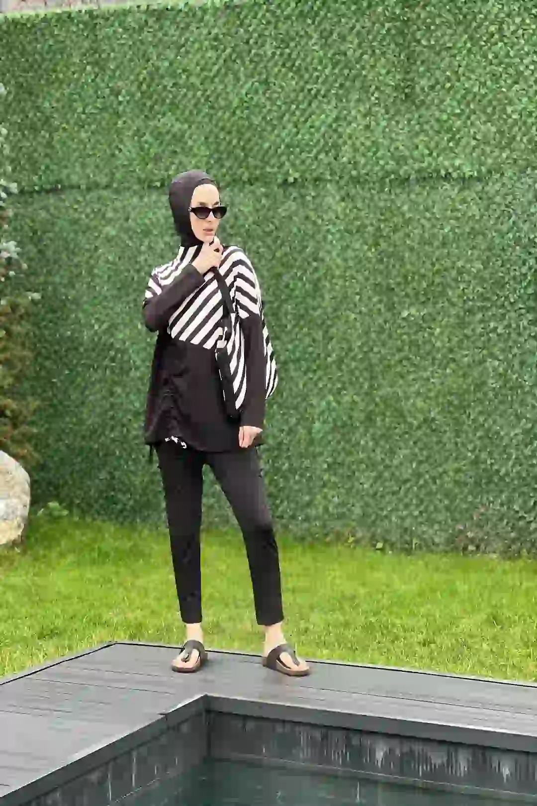 Toptan Polyester Elastan Kumaş Şeritli Büzgü Detaylı Çantalı Dörtlü Tesettür Mayo - SİYAH