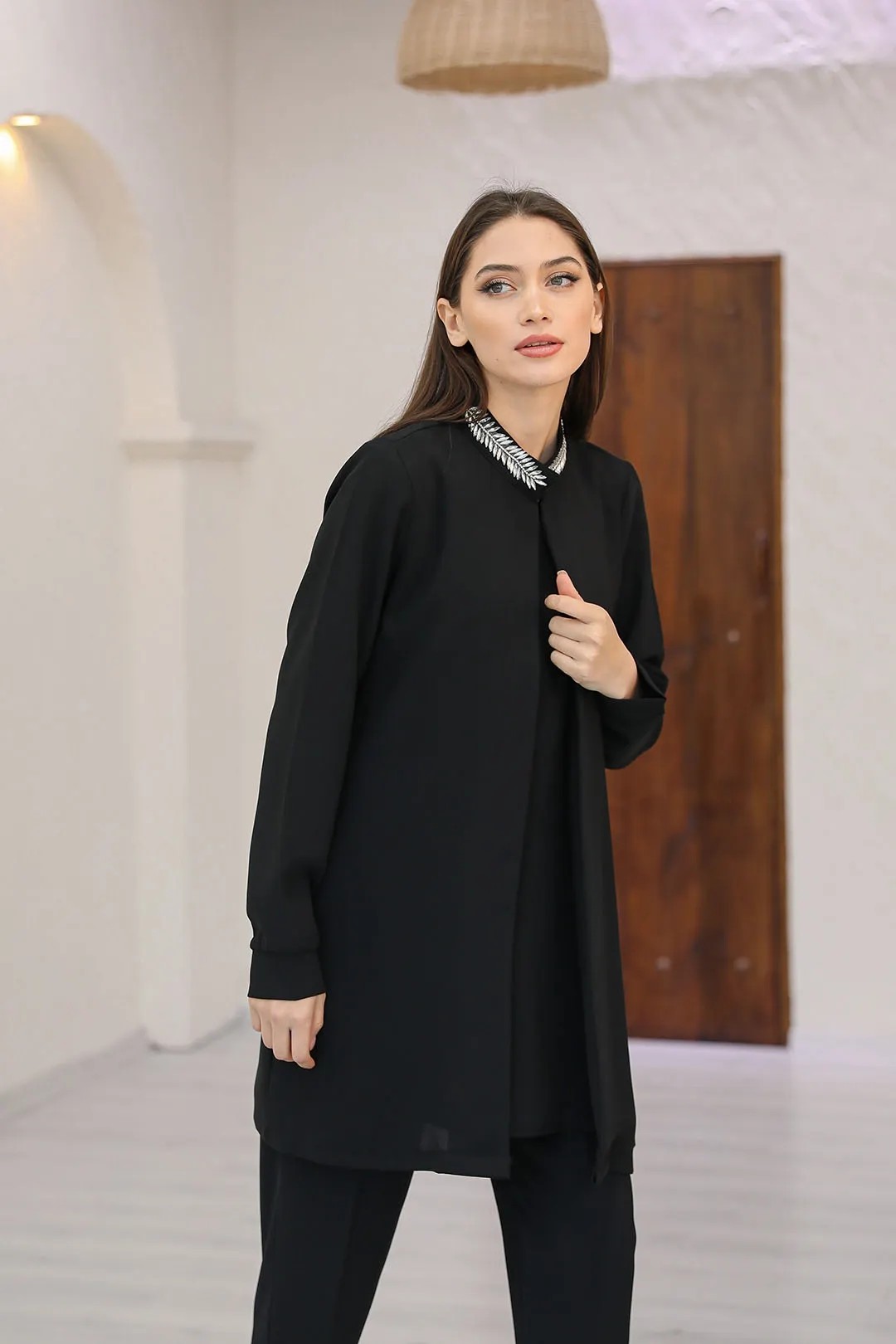 Wholesale Asellina Fabric Collar with Leaf Detailed Three-Piece Suit