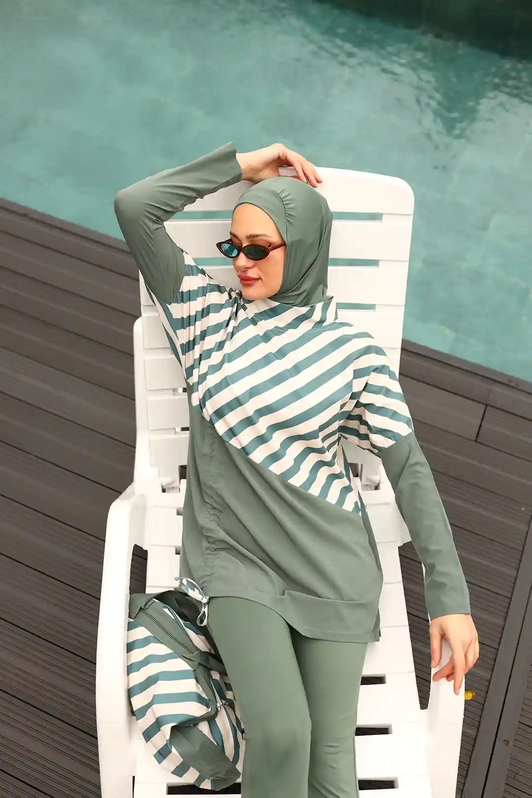 Toptan Polyester Elastan Kumaş Şeritli Büzgü Detaylı Çantalı Dörtlü Tesettür Mayo - MİNT YEŞİLİ