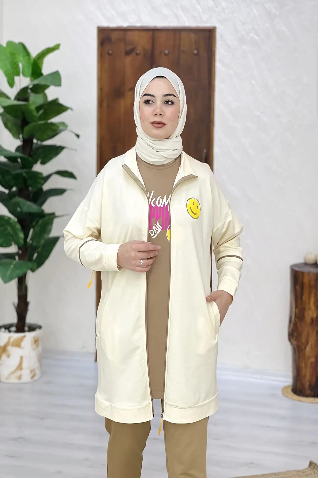 Toptan İki İplik Kumaş Smiley Detaylı Üçlü Takım - LATTE