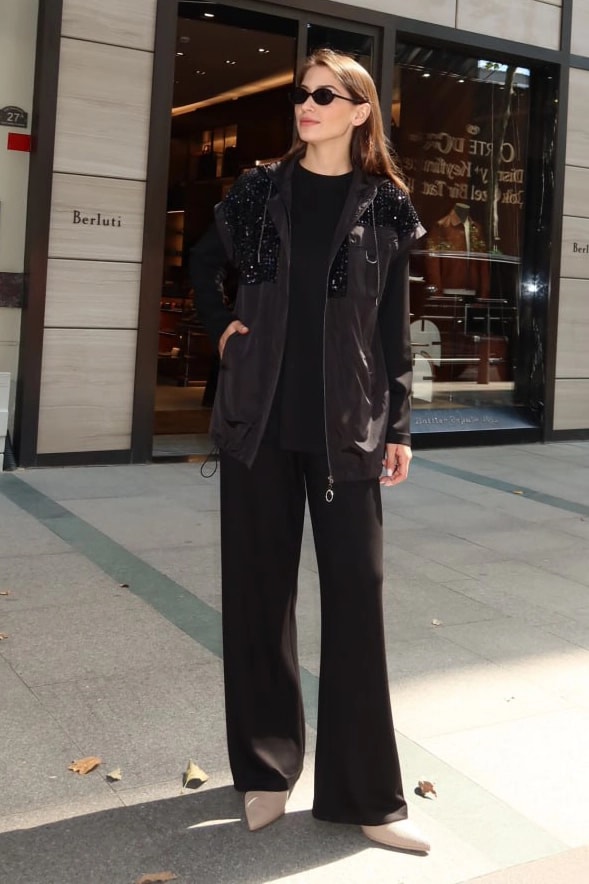 طقم ثلاثي مع فيست من قماش أويشو مزين بالترتر – بيع جملة