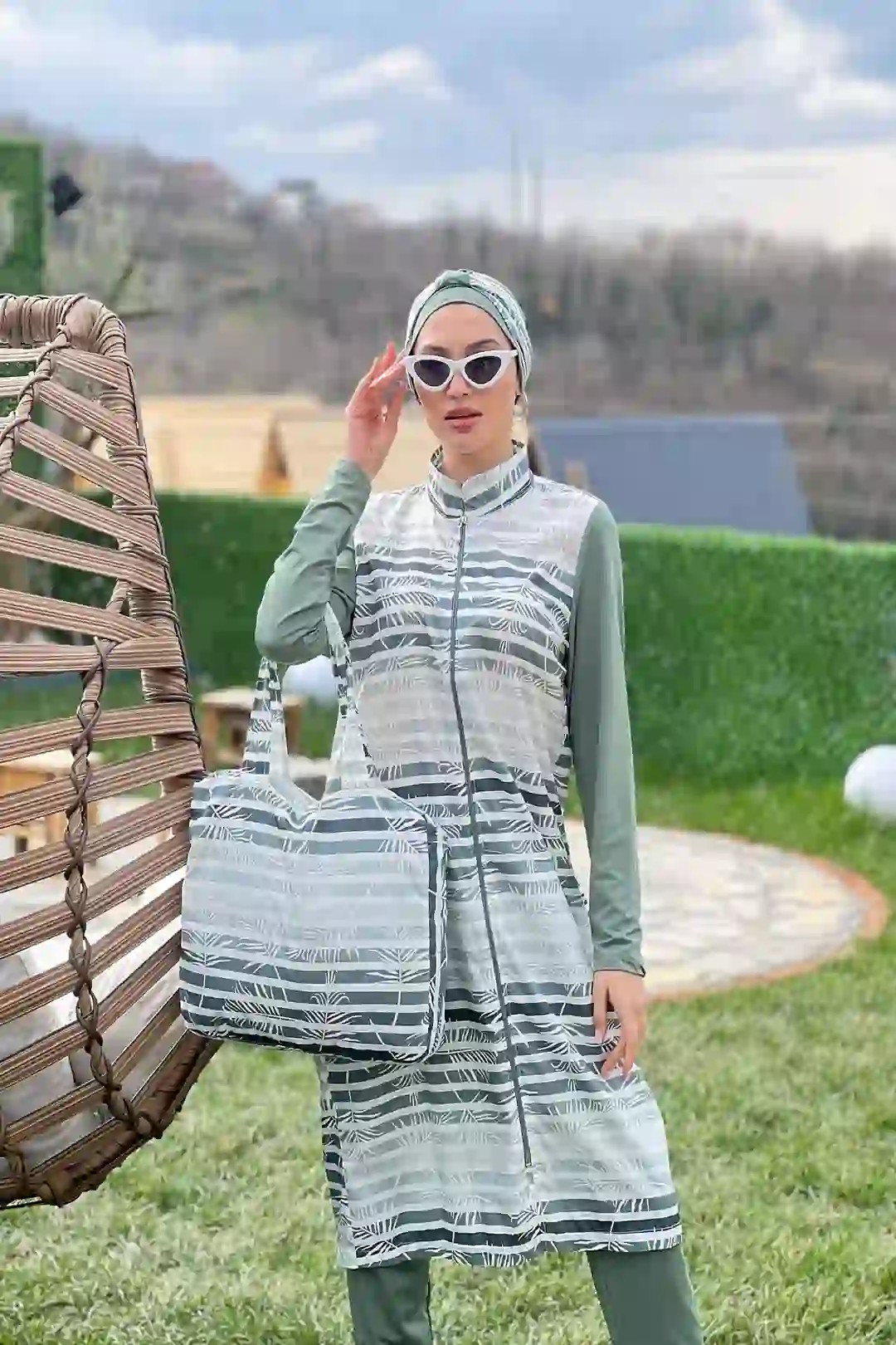 Toptan Polyester Dokuma Palmiye Desenli Boydan Fermuarlı Dörtlü Tesettür Mayo - MİNT YEŞİLİ