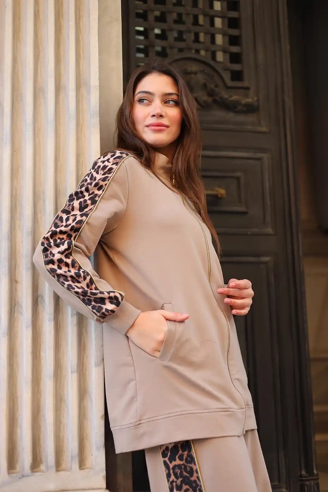 Wholesale Two-Ply Fabric Leopard Detailed Two-Piece Suit - 10585