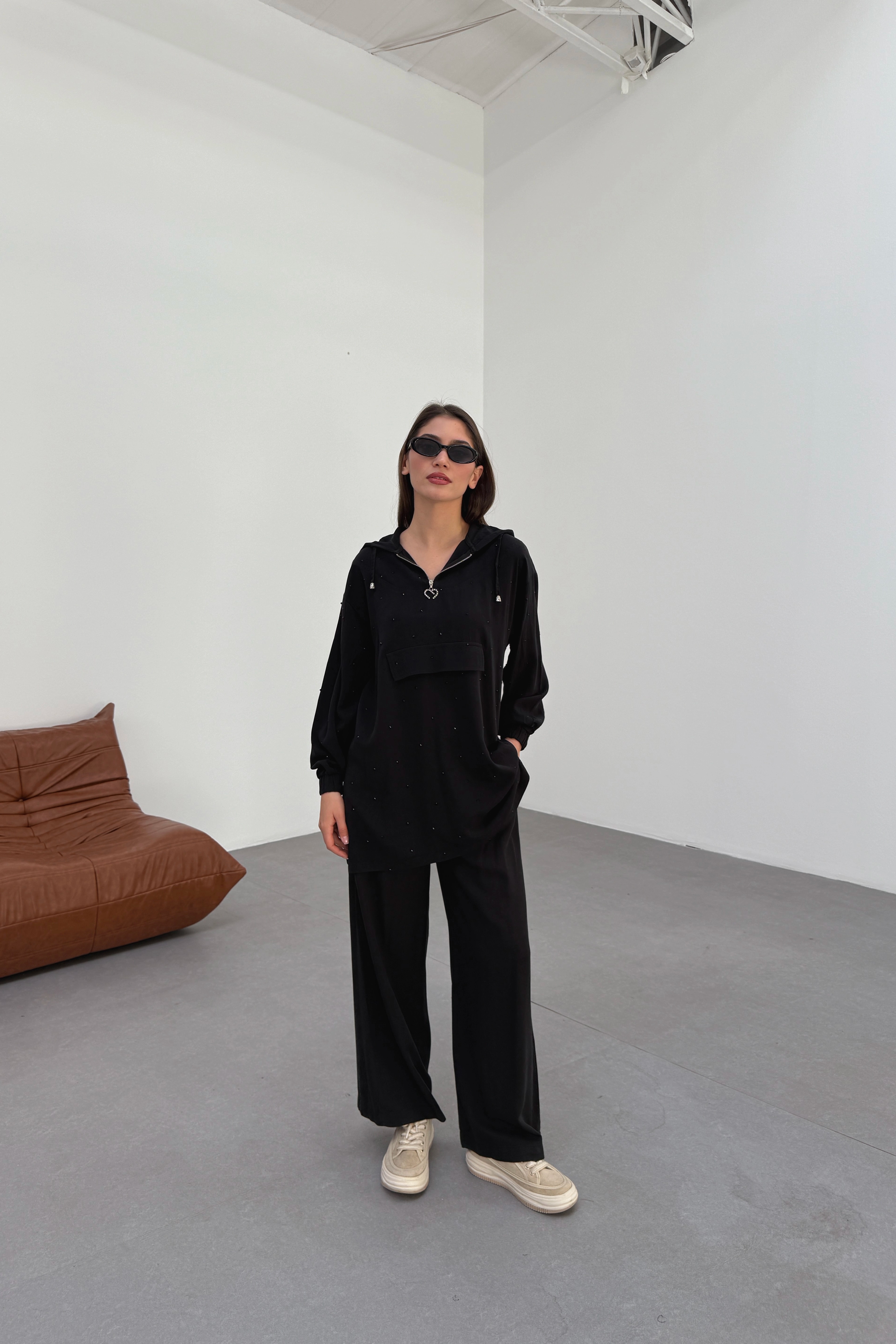 طقم من قطعتين بغطاء رأس وتفاصيل حجرية من قماش Tencel للبيع بالجملة - 10637 معلومات المنتج