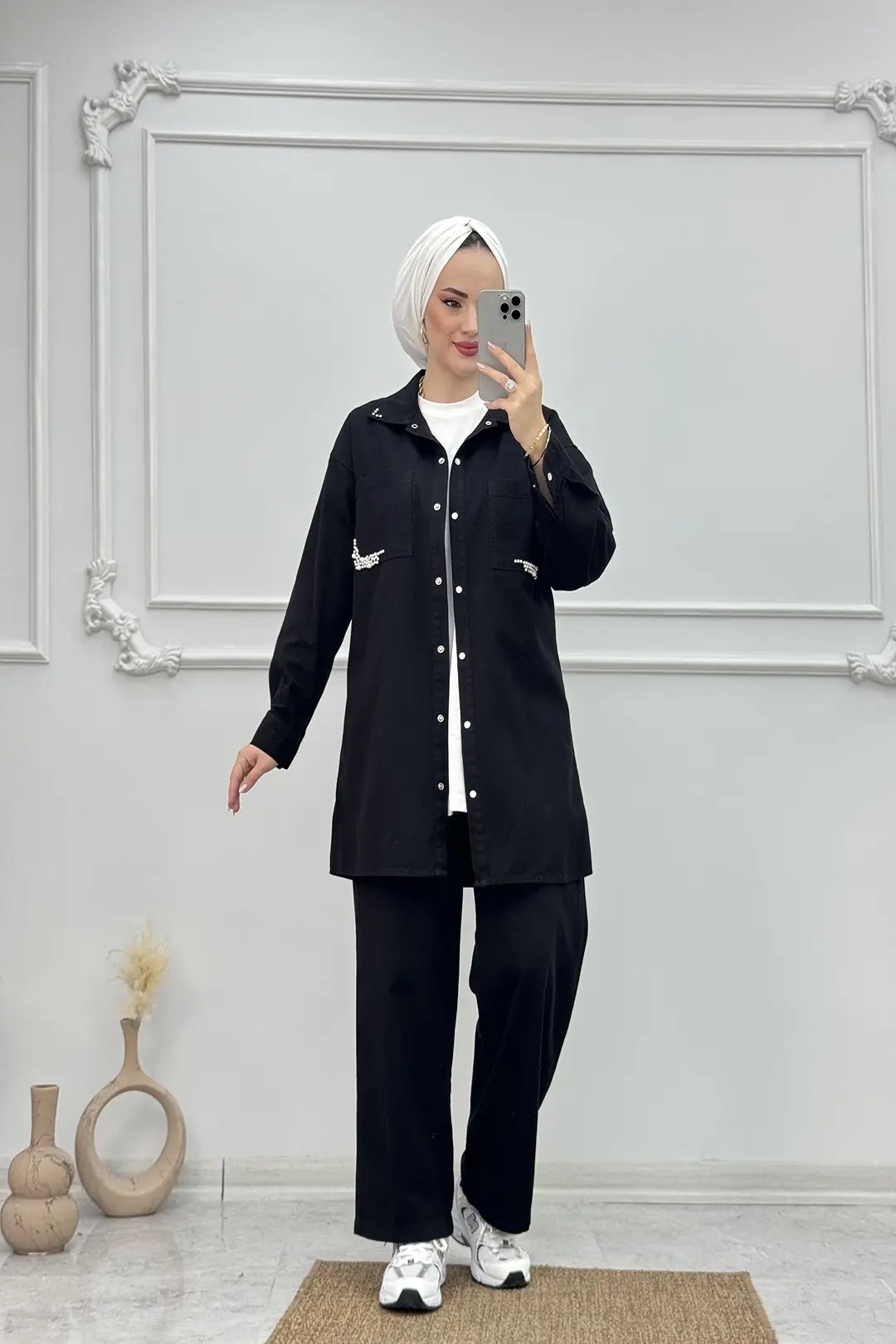 أسود
