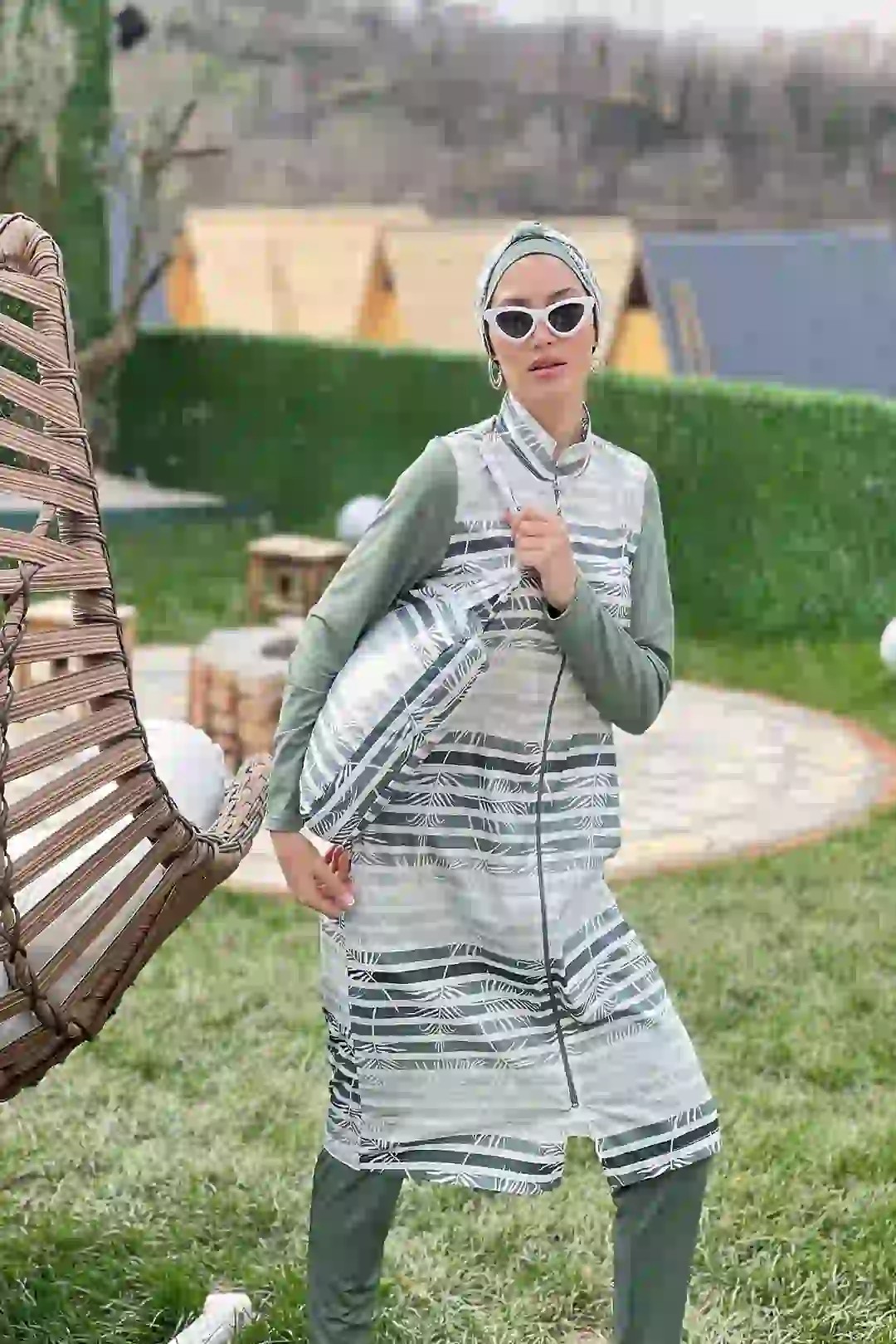 Toptan Polyester Dokuma Palmiye Desenli Boydan Fermuarlı Dörtlü Tesettür Mayo - MİNT YEŞİLİ