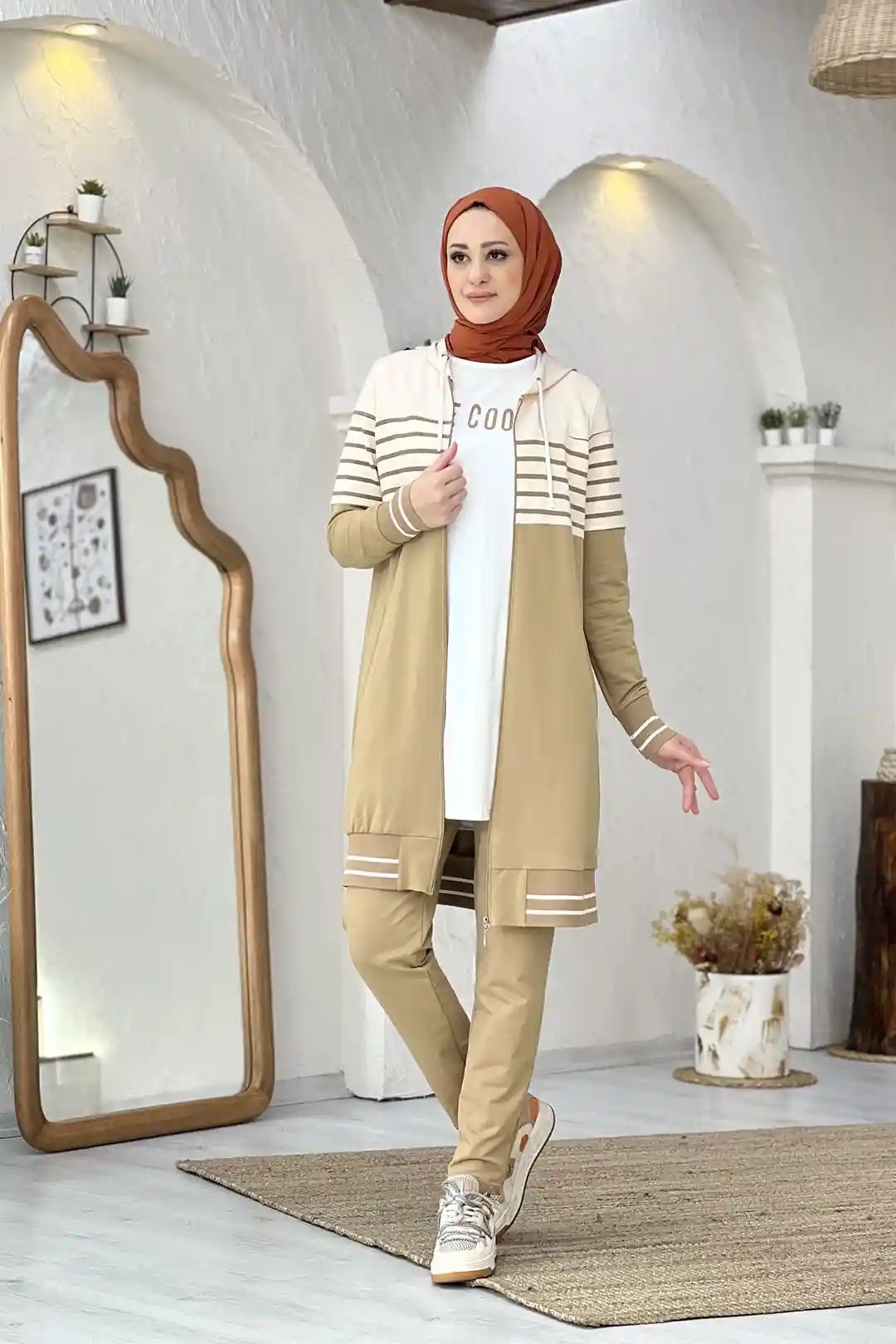 Wholesale Two-Thread Fabric Hooded Stripe Detailed Three-Piece Suit - Milk Coffee