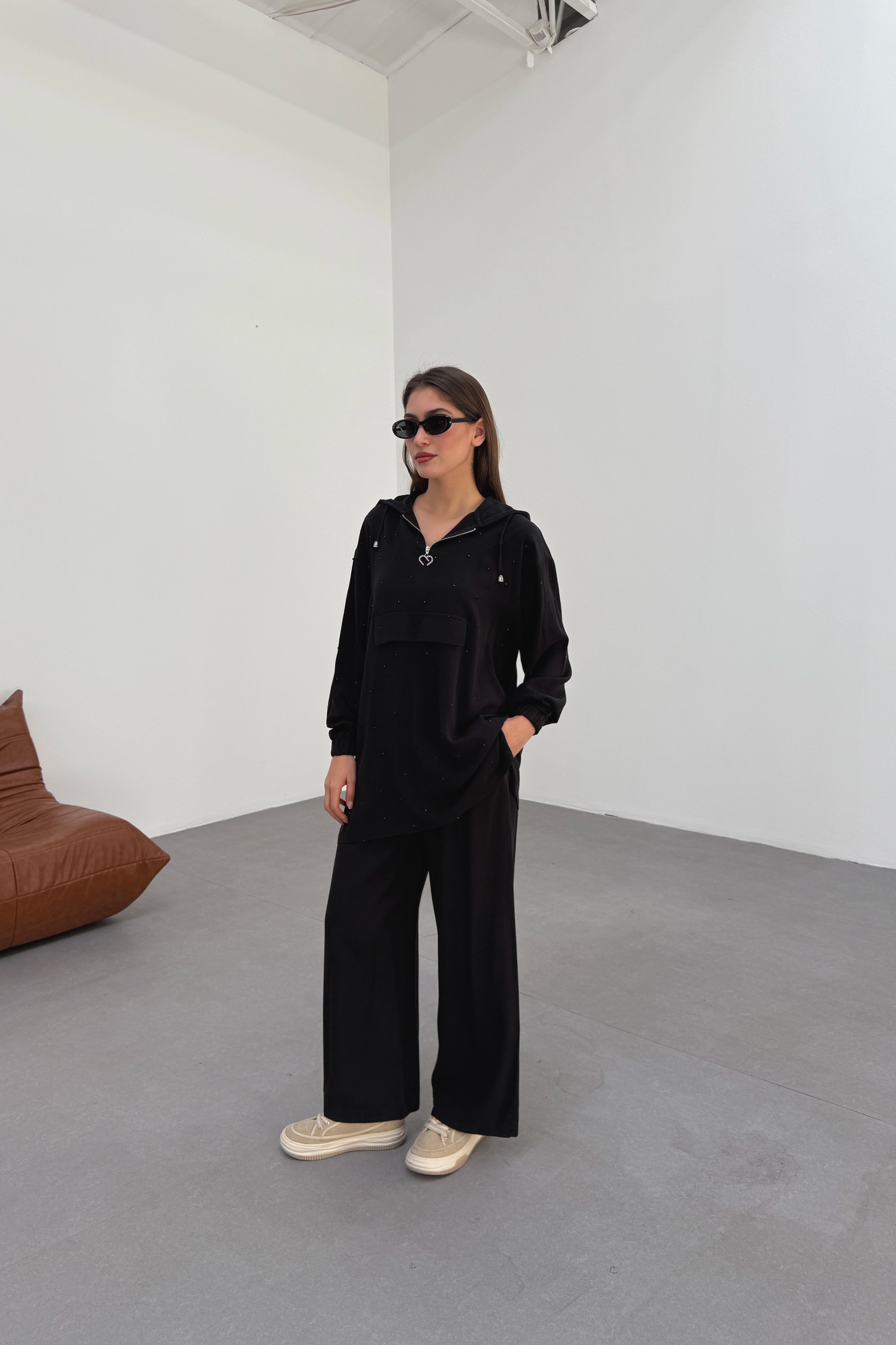 طقم من قطعتين بغطاء رأس وتفاصيل حجرية من قماش Tencel للبيع بالجملة - 10637 معلومات المنتج