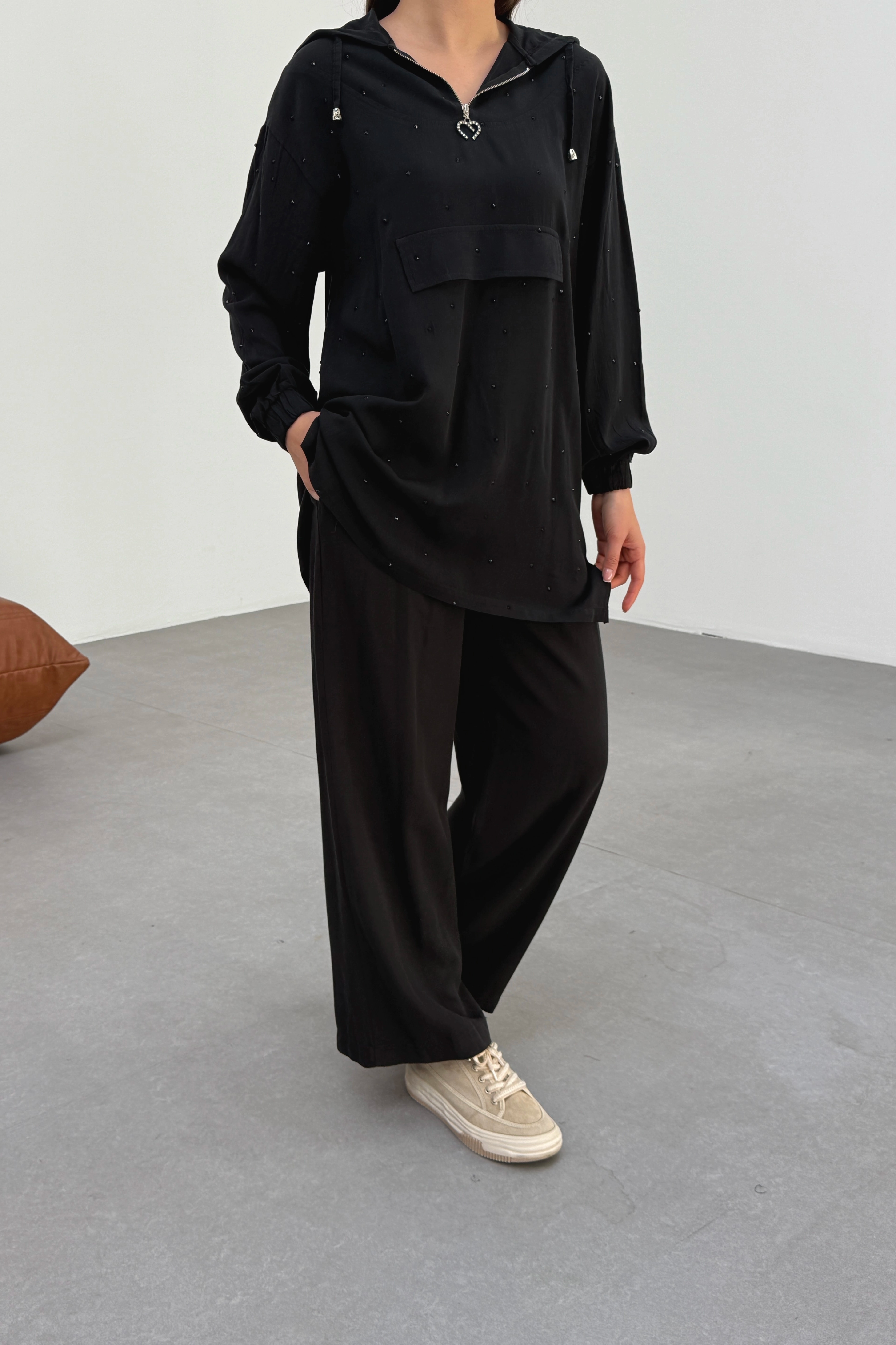 طقم من قطعتين بغطاء رأس وتفاصيل حجرية من قماش Tencel للبيع بالجملة - 10637 معلومات المنتج