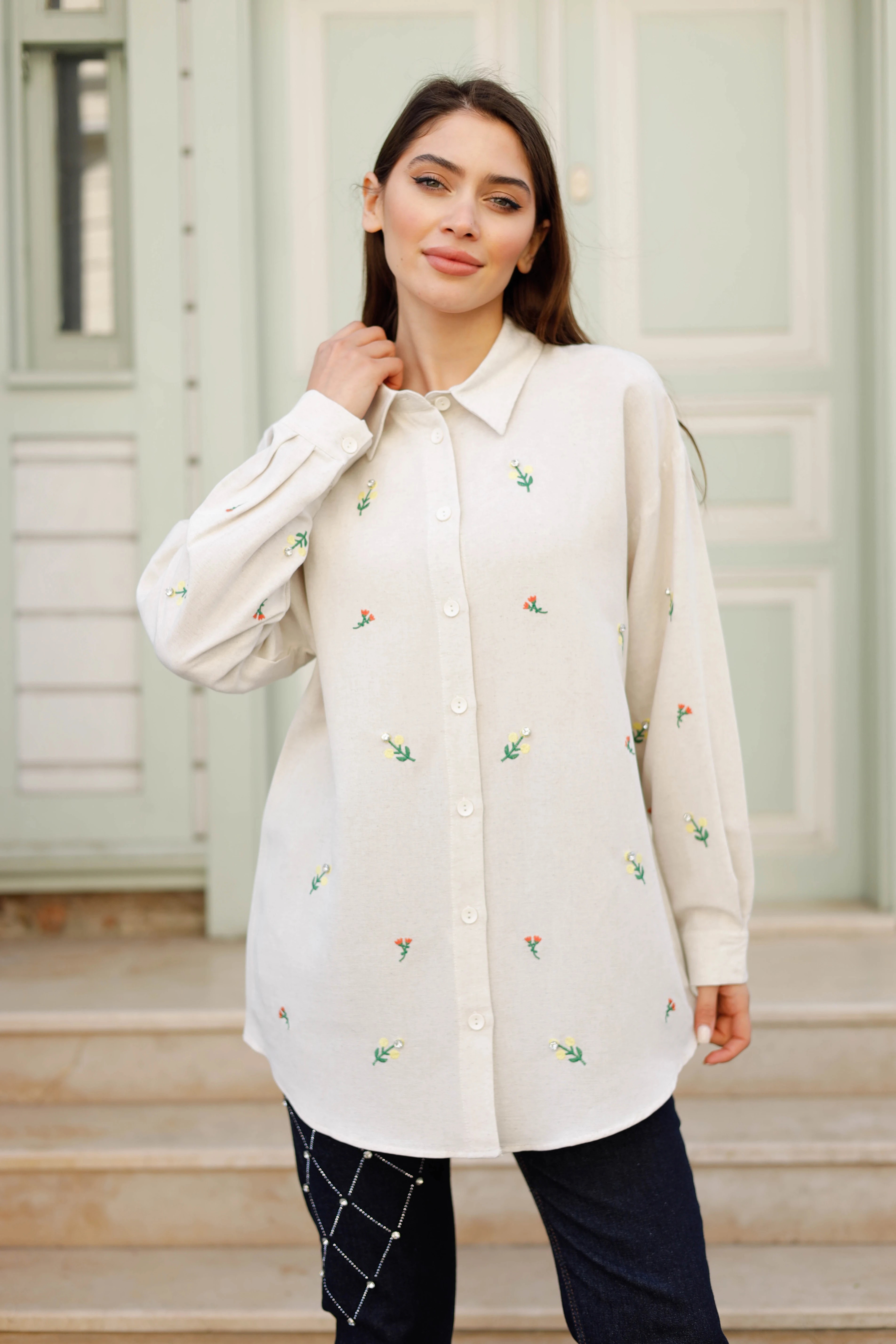 Toptan Poplin Kumaş Çiçek Desen Nakış İşlemeli Gömlek - EKRU