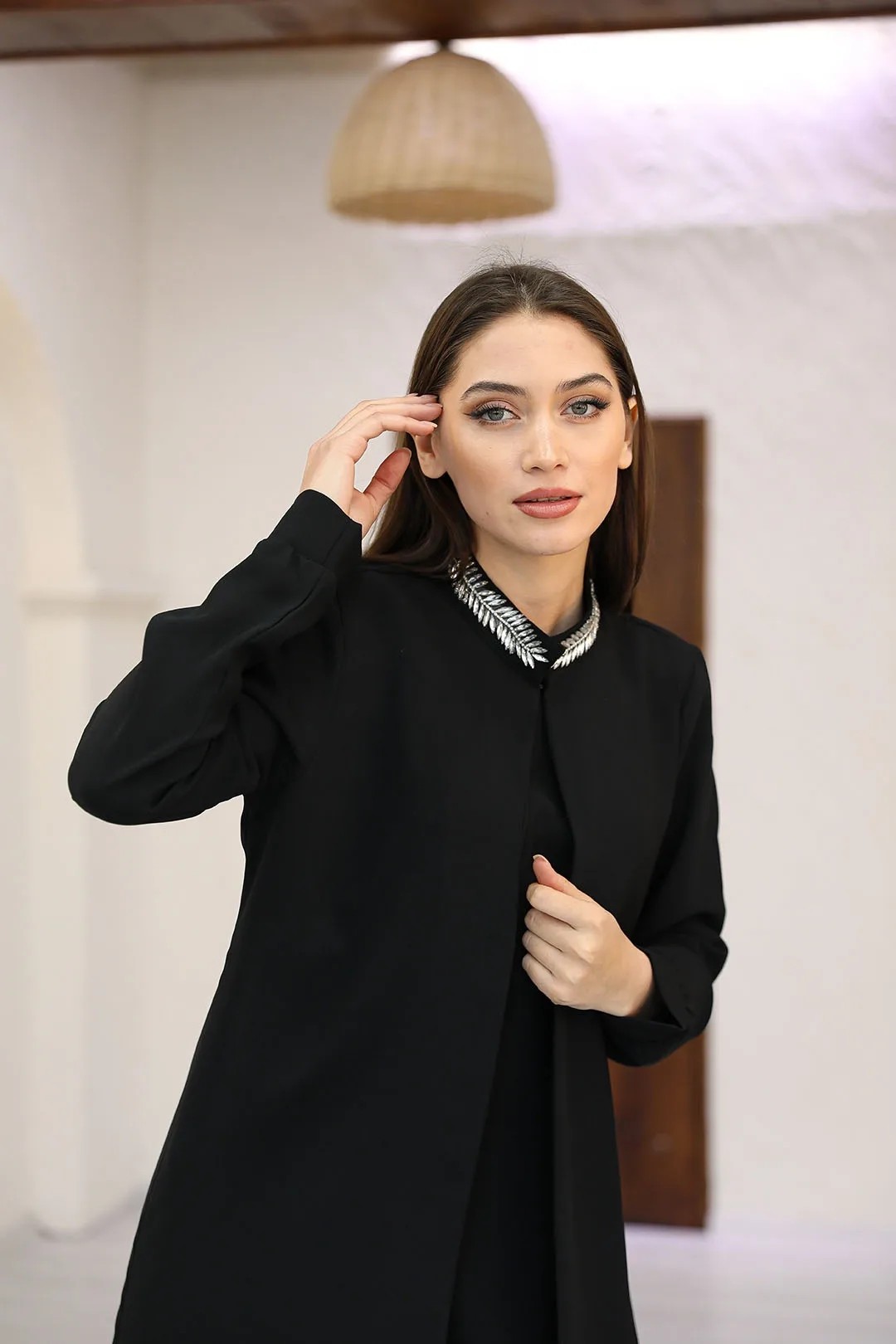 Wholesale Asellina Fabric Collar with Leaf Detailed Three-Piece Suit