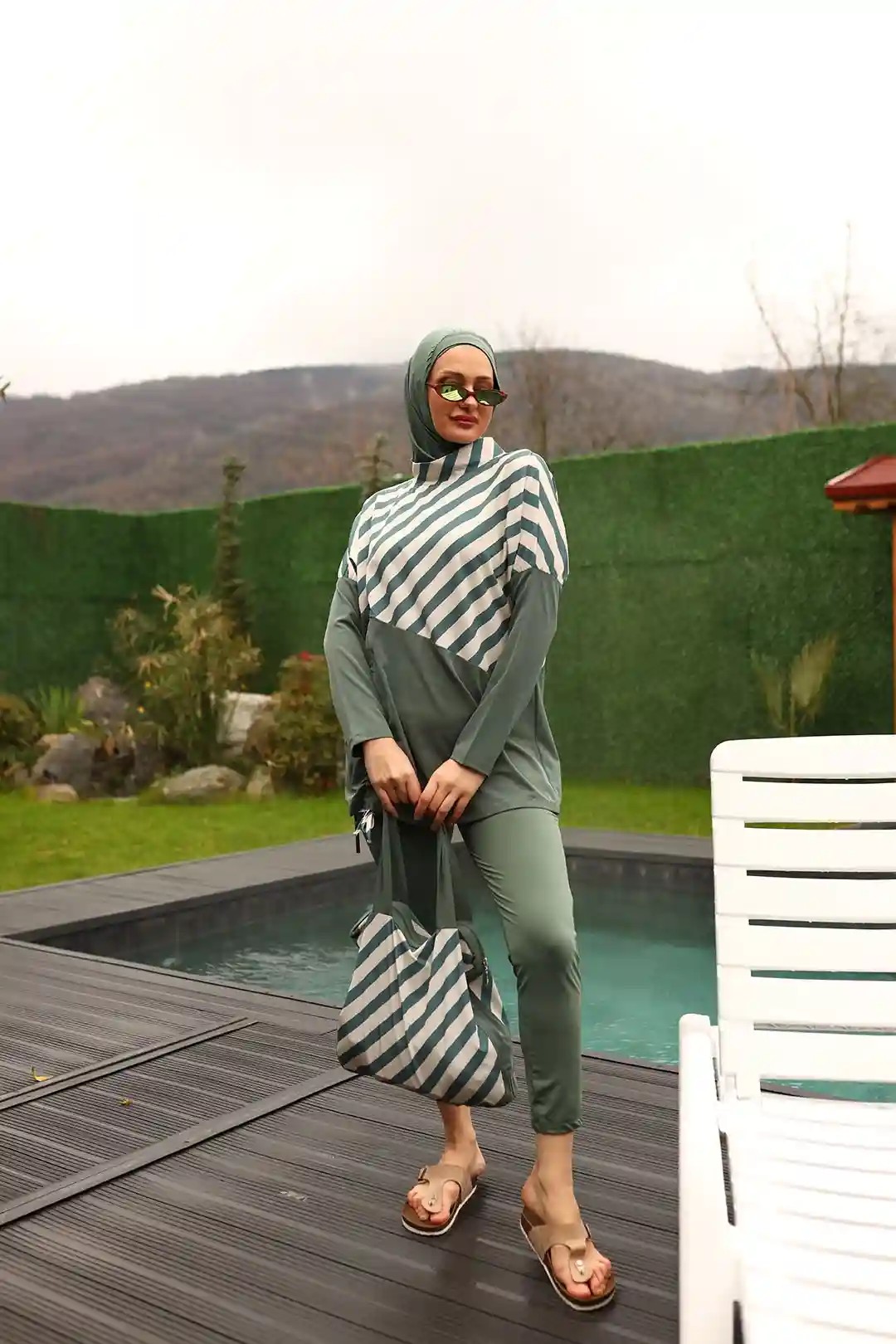 Toptan Polyester Elastan Kumaş Şeritli Büzgü Detaylı Çantalı Dörtlü Tesettür Mayo - MİNT YEŞİLİ