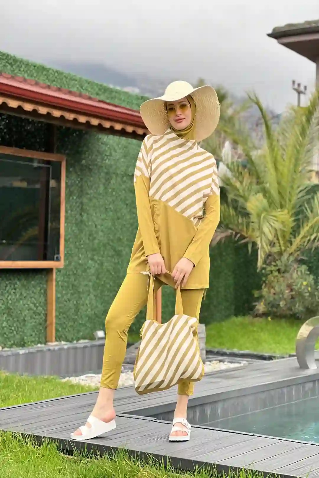 Toptan Polyester Elastan Kumaş Şeritli Büzgü Detaylı Çantalı Dörtlü Tesettür Mayo - YAĞ YEŞİLİ
