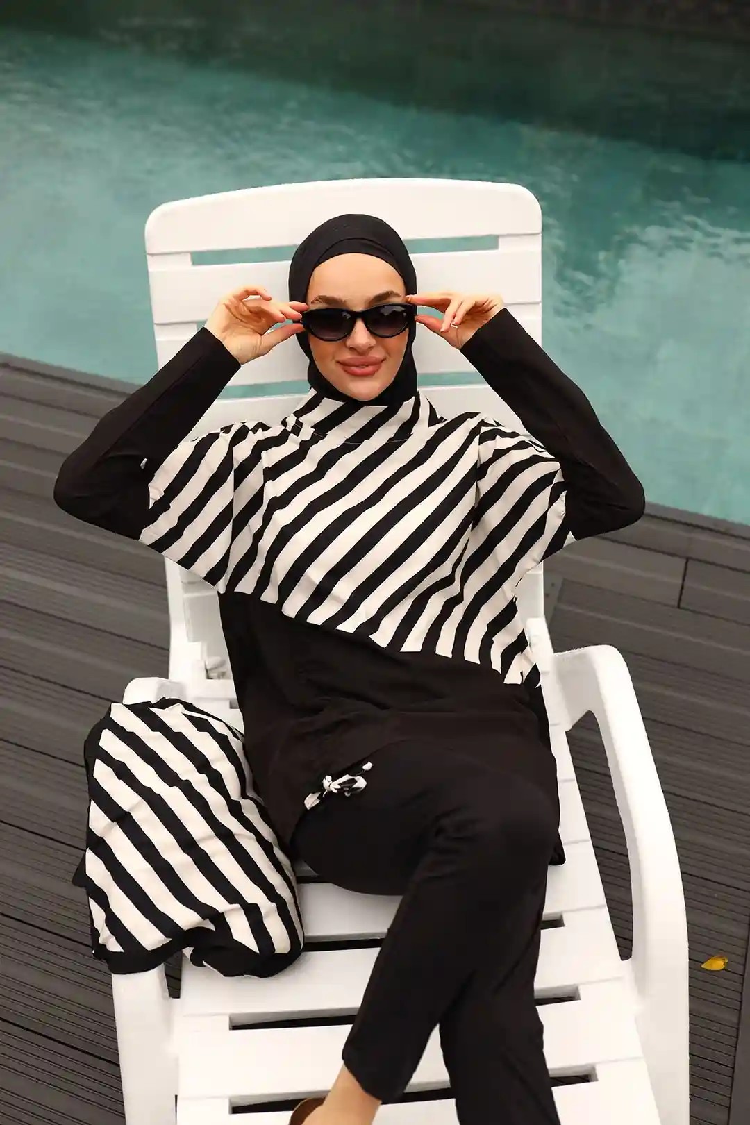 Toptan Polyester Elastan Kumaş Şeritli Büzgü Detaylı Çantalı Dörtlü Tesettür Mayo - SİYAH