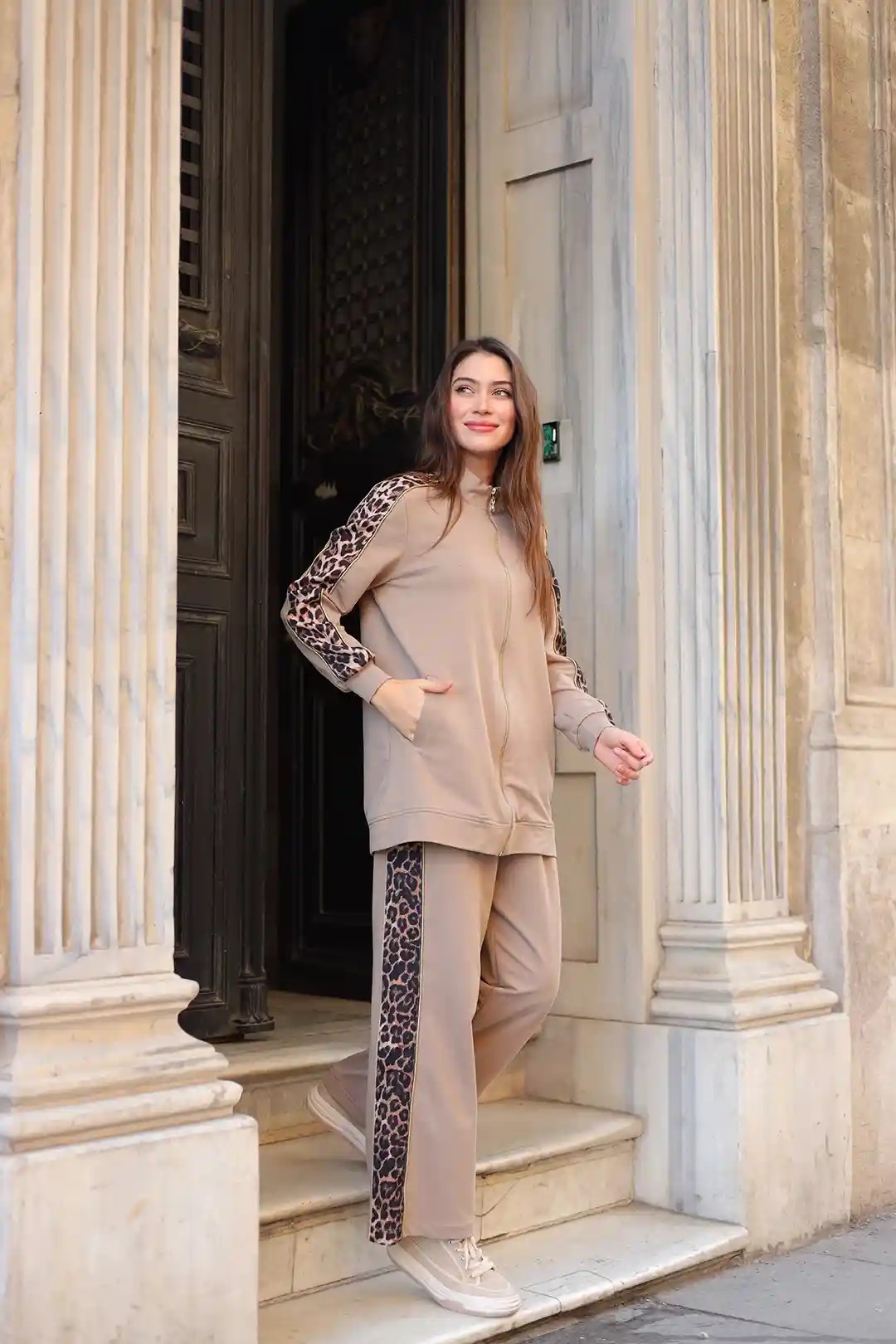 Wholesale Two-Ply Fabric Leopard Detailed Two-Piece Suit - 10585