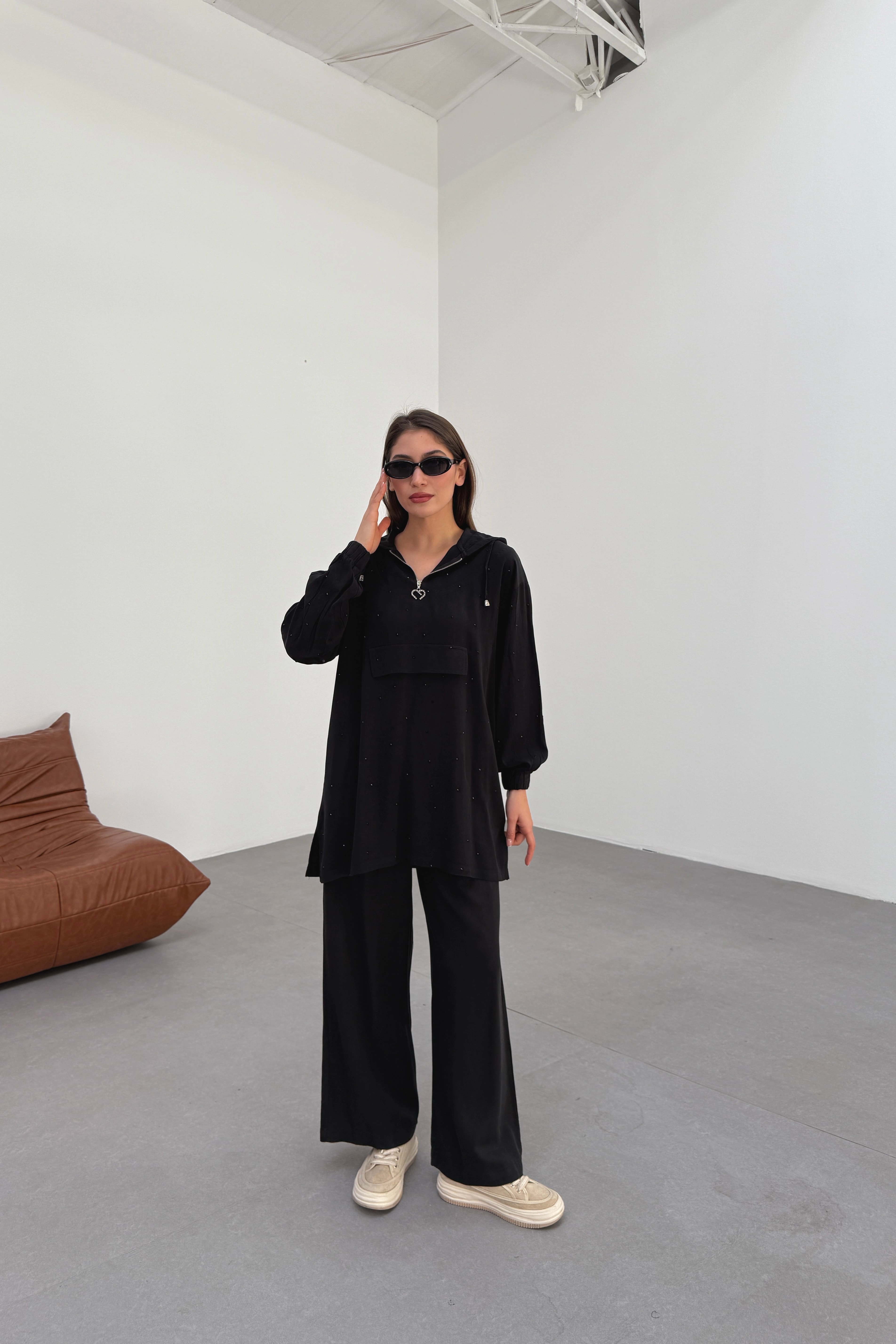 طقم من قطعتين بغطاء رأس وتفاصيل حجرية من قماش Tencel للبيع بالجملة - 10637 معلومات المنتج