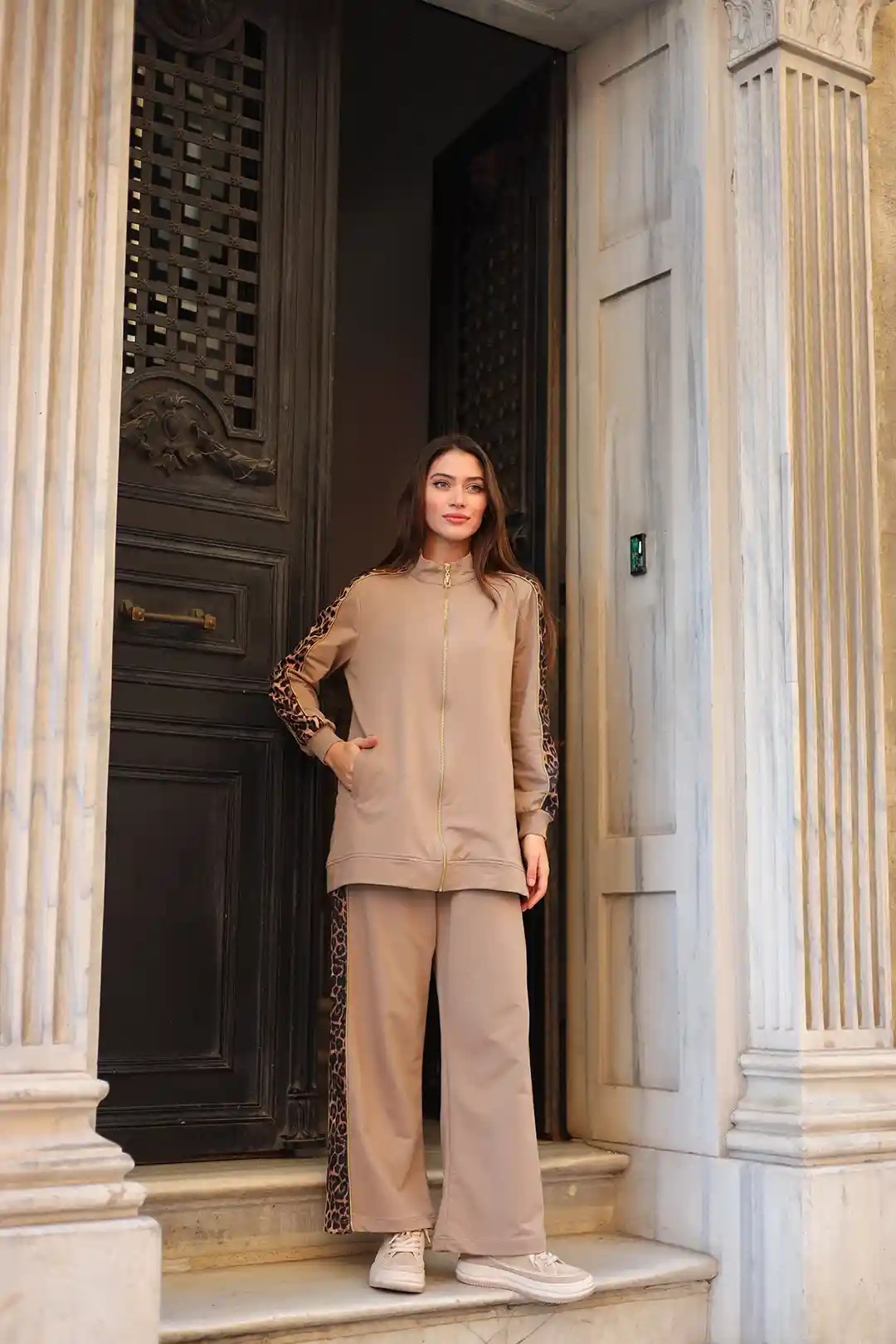 Wholesale Two-Ply Fabric Leopard Detailed Two-Piece Suit - 10585
