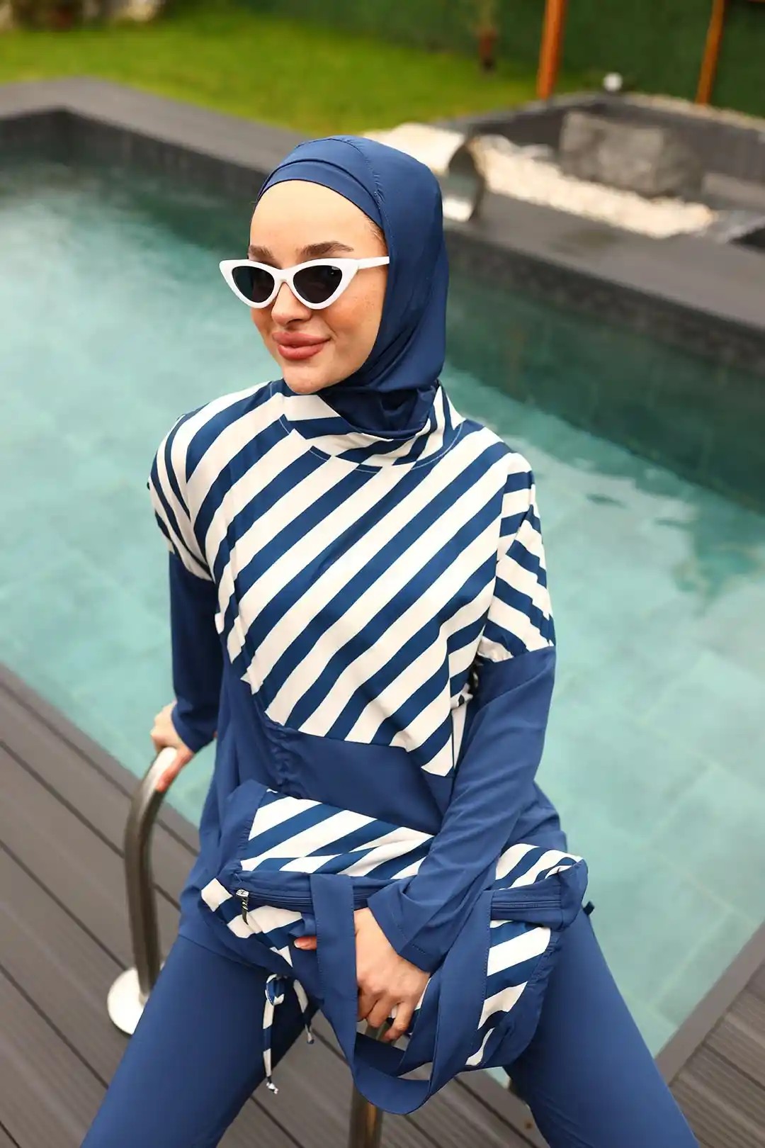 Toptan Polyester Elastan Kumaş Şeritli Büzgü Detaylı Çantalı Dörtlü Tesettür Mayo - LACİVERT