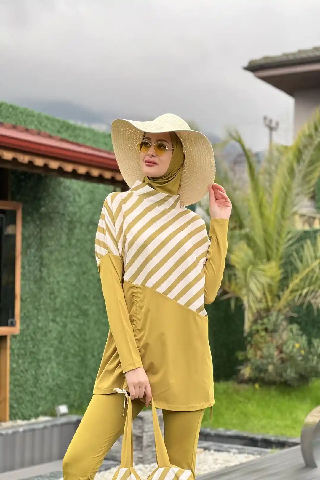 Toptan Polyester Elastan Kumaş Şeritli Büzgü Detaylı Çantalı Dörtlü Tesettür Mayo - YAĞ YEŞİLİ