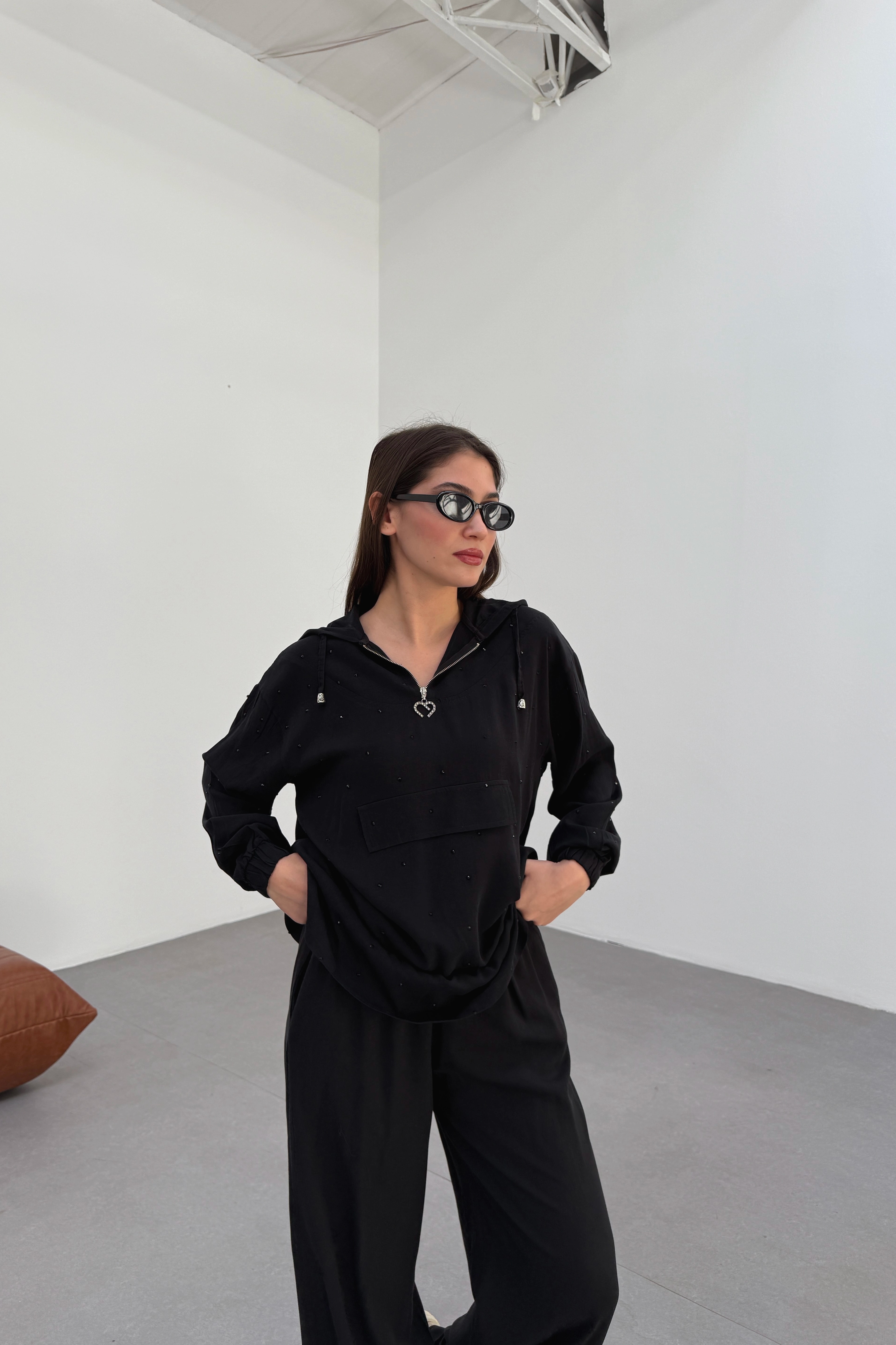 طقم من قطعتين بغطاء رأس وتفاصيل حجرية من قماش Tencel للبيع بالجملة - 10637 معلومات المنتج