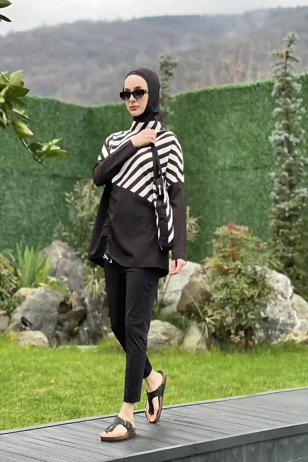 Toptan Polyester Elastan Kumaş Şeritli Büzgü Detaylı Çantalı Dörtlü Tesettür Mayo - SİYAH