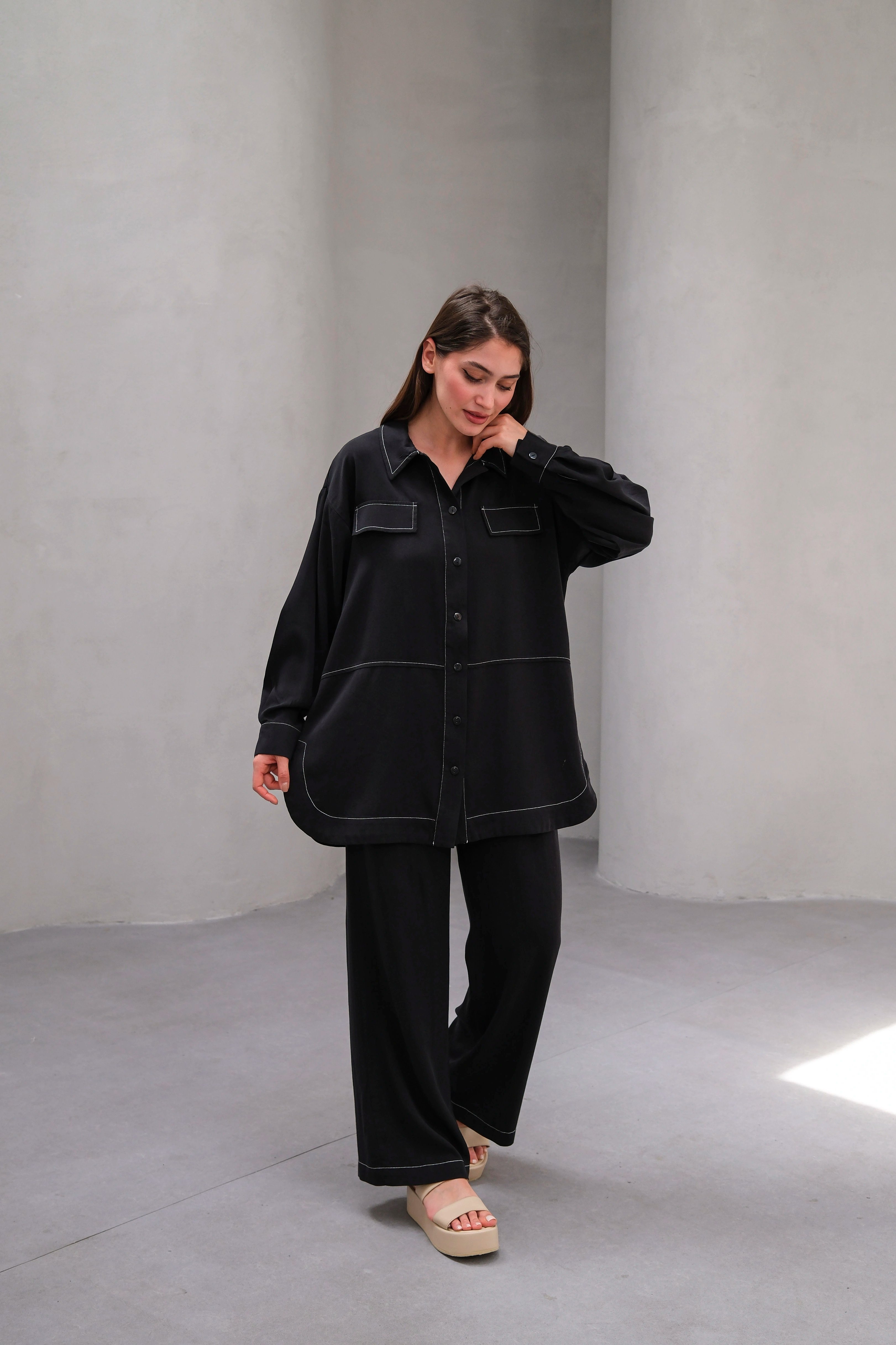 Wholesale Tencel Fabric Buttoned Flap Pocket Two Piece Suit - 10644 Product Information