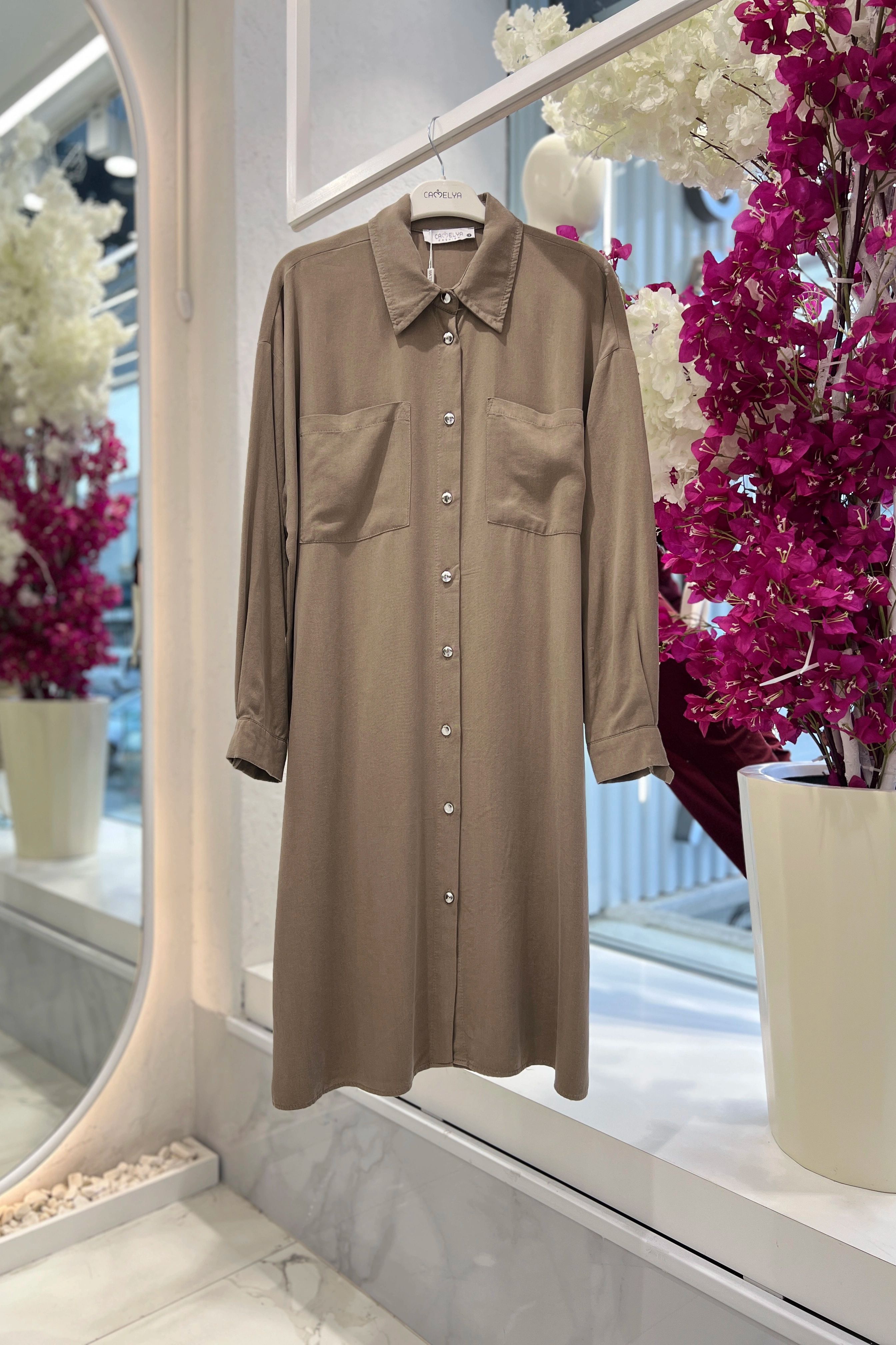 Оптовая продажа из ткани Tencel с пуговицами и карманами большого размера - b5296 Информация о продукте - Визон