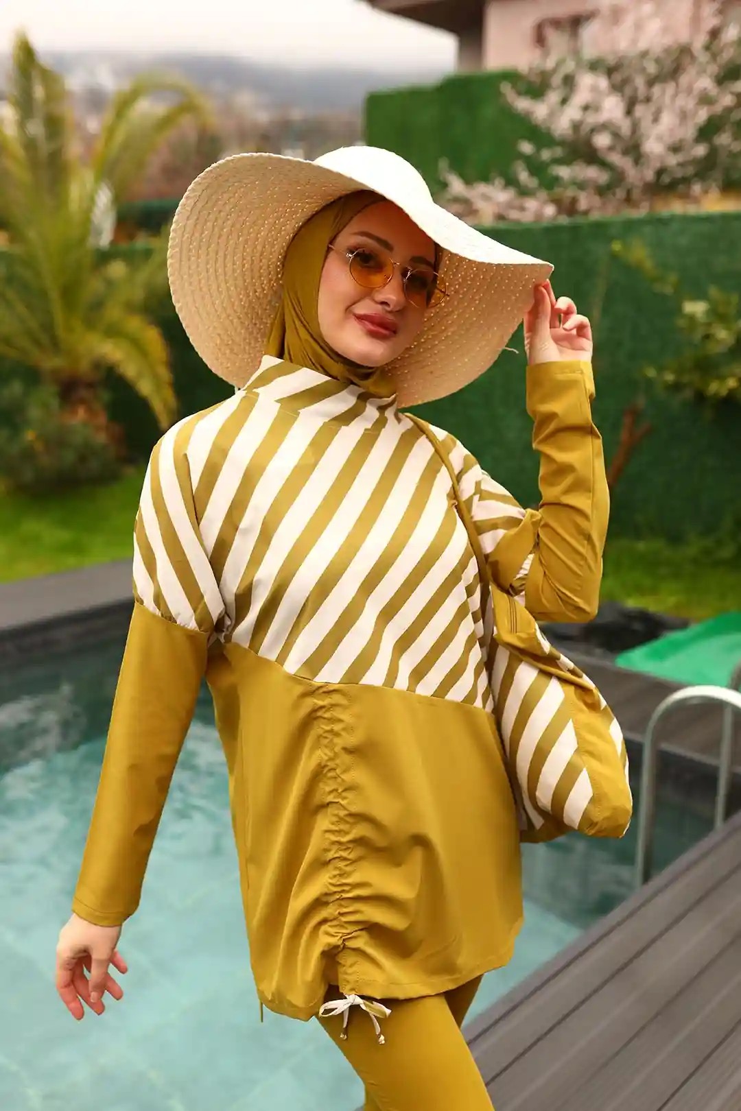 Toptan Polyester Elastan Kumaş Şeritli Büzgü Detaylı Çantalı Dörtlü Tesettür Mayo - YAĞ YEŞİLİ