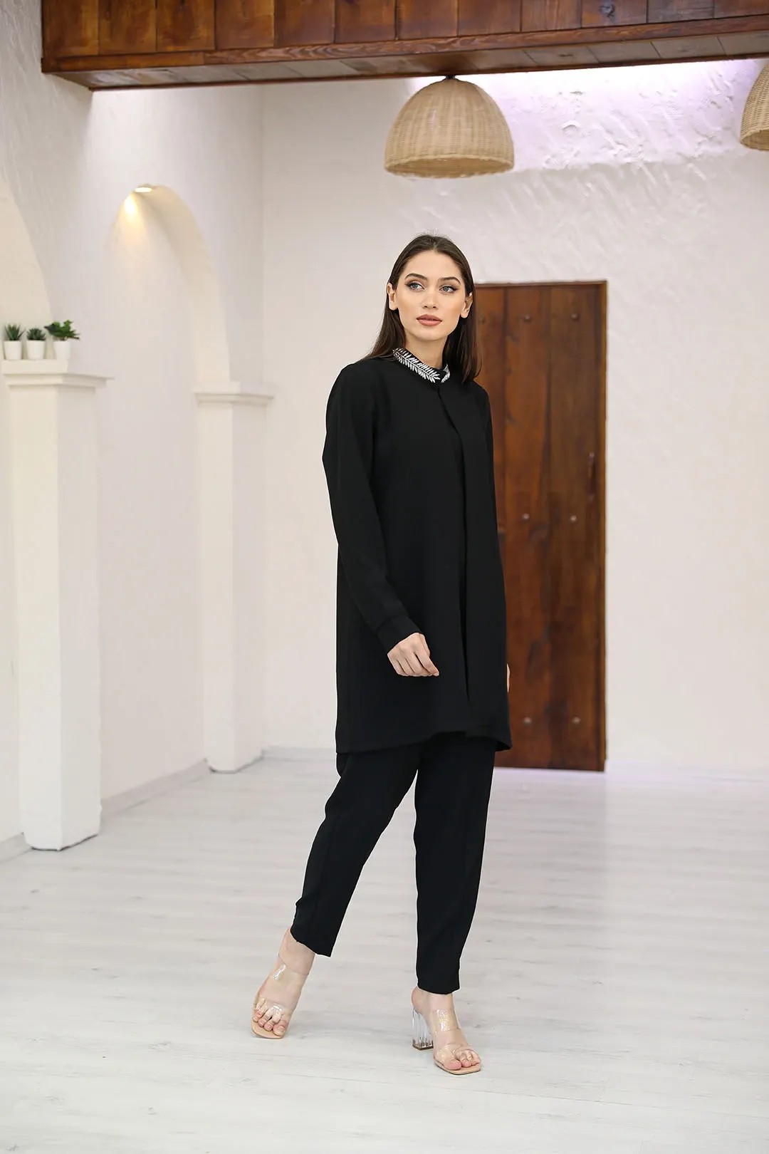 Wholesale Asellina Fabric Collar with Leaf Detailed Three-Piece Suit
