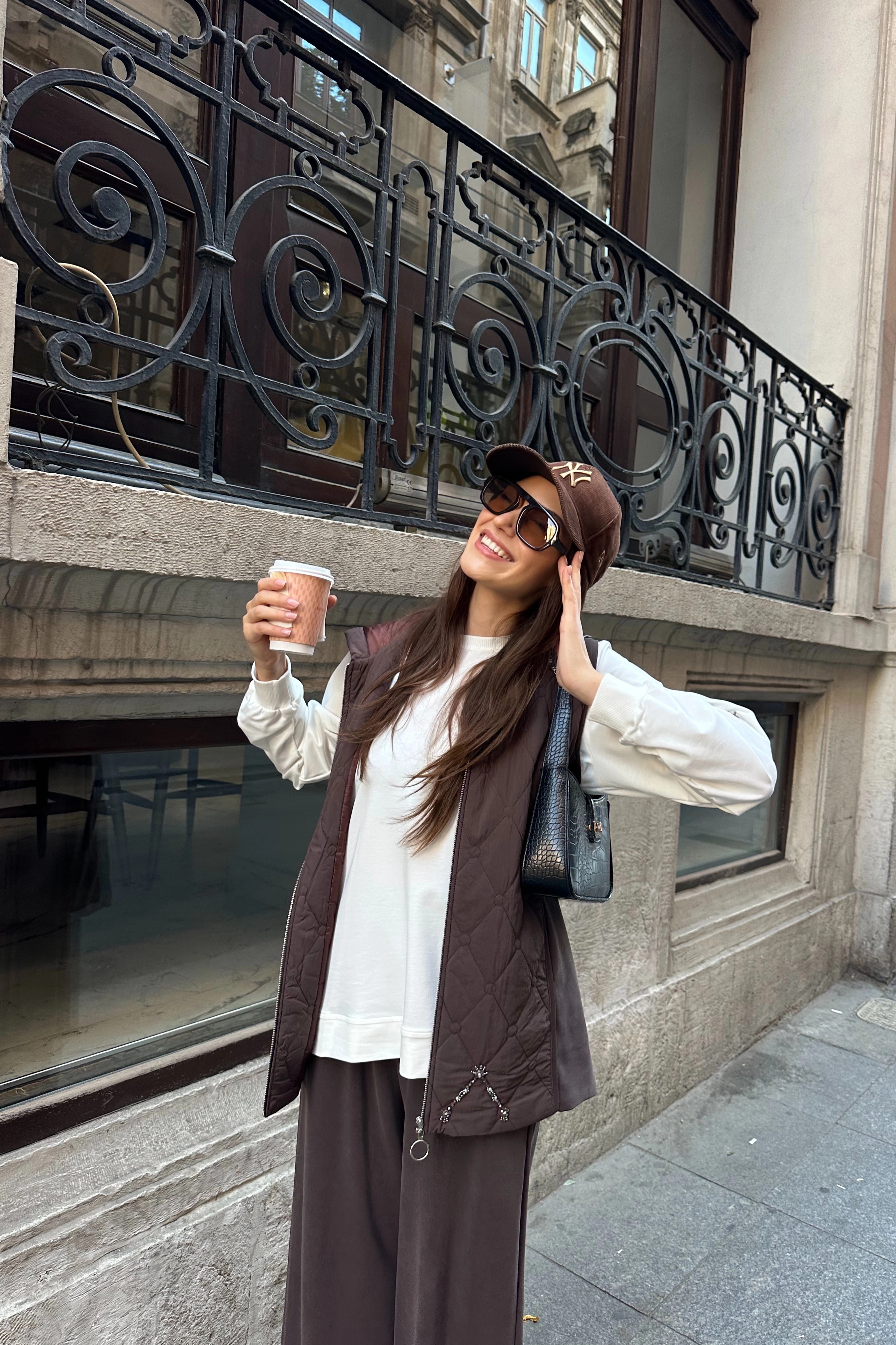 طقم ثلاثي من قماش مودال وأويشو مزين بحجر – بيع جملة