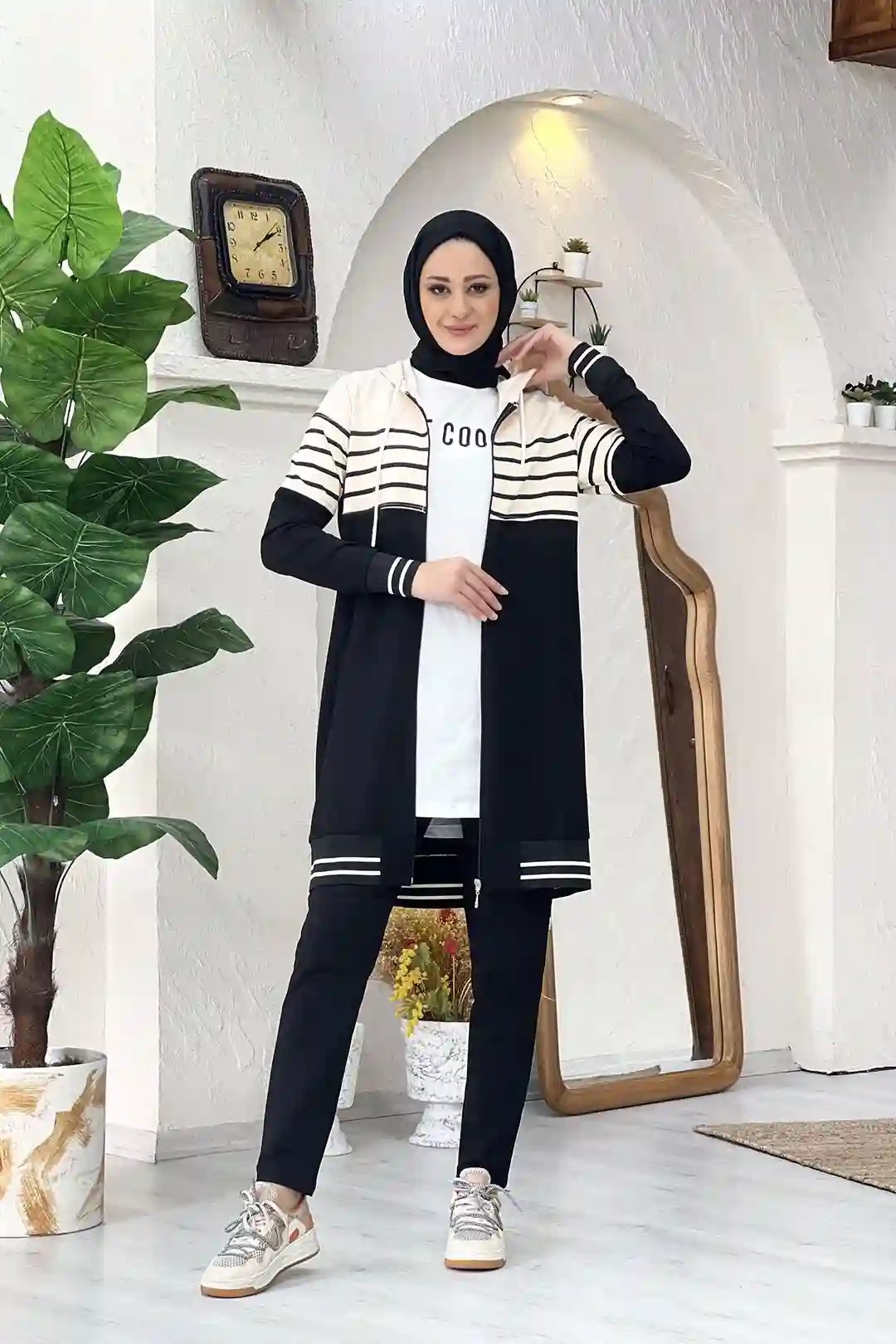 Wholesale Two-Thread Fabric Hooded Stripe Detailed Three-Piece Suit - Black