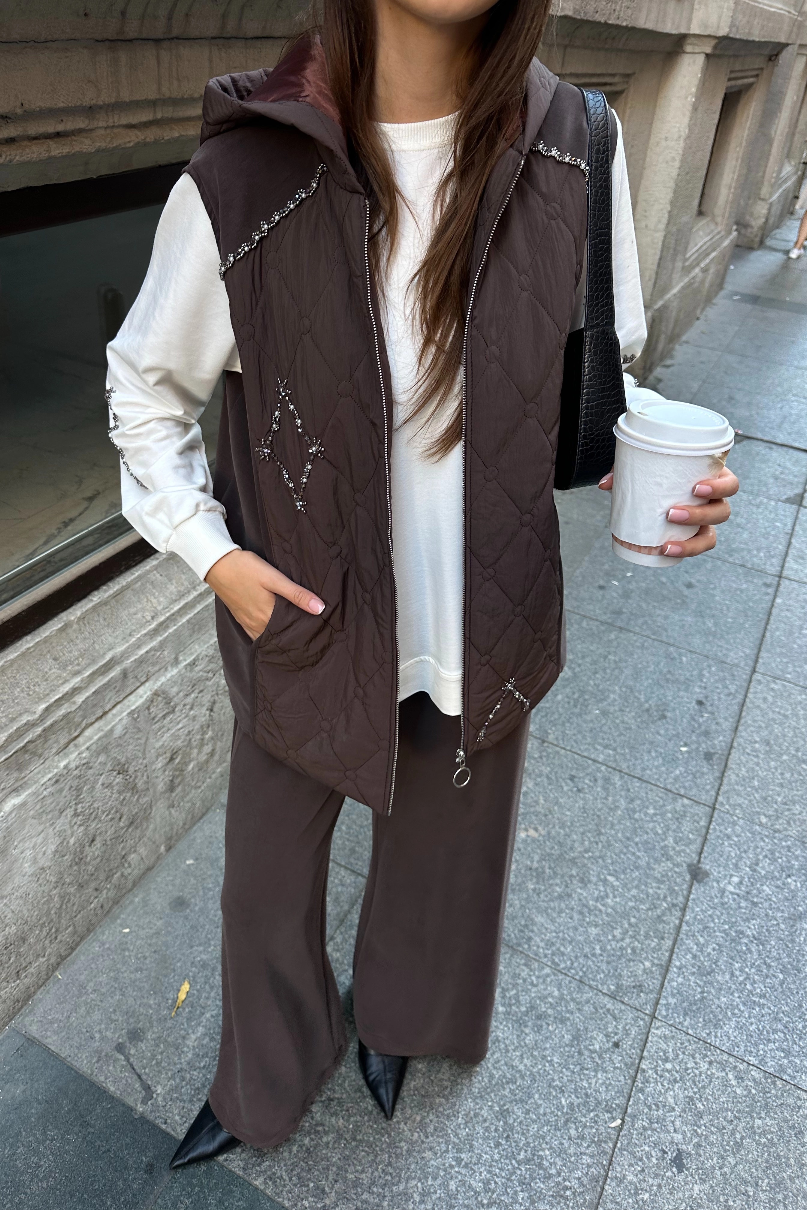 طقم ثلاثي من قماش مودال وأويشو مزين بحجر – بيع جملة